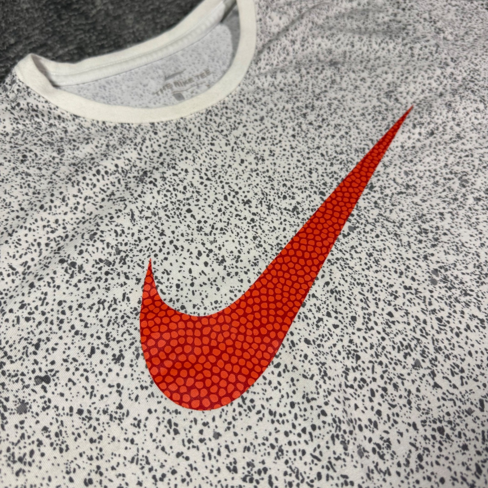 Nike Mens Dri-FIT Athletic Cut Speckled T-Shirt Orange Spot Swoosh Medium