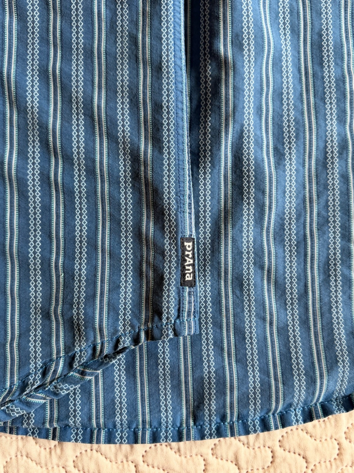 Prana Men’s Button Down Large 65% Org. Cotton 35% Polyester Blue Vertical Stripe