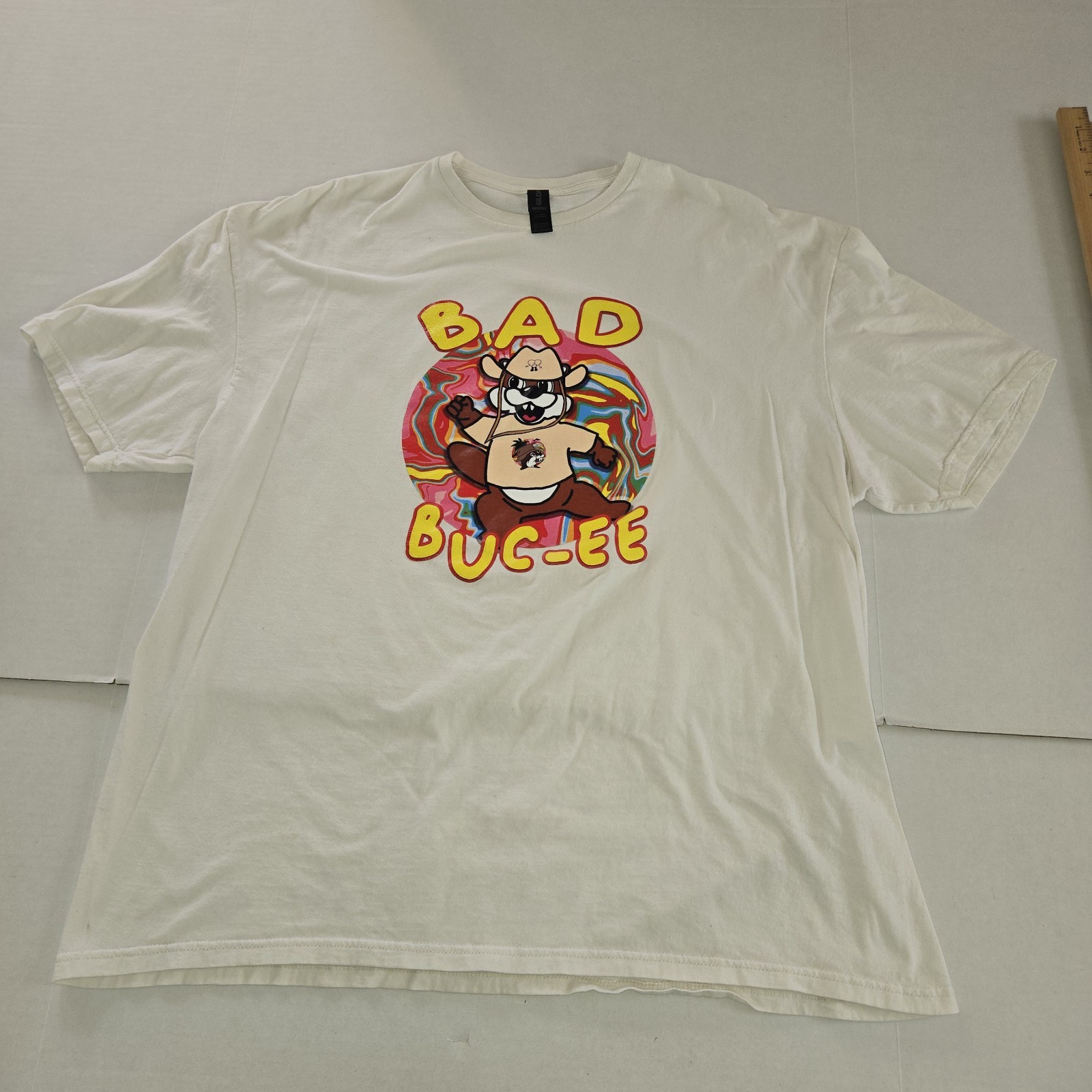 Bad Buc-ee ( Tough Guy) Graphic T-Shirt White Sz 2XL Gildan Softstyle Euc