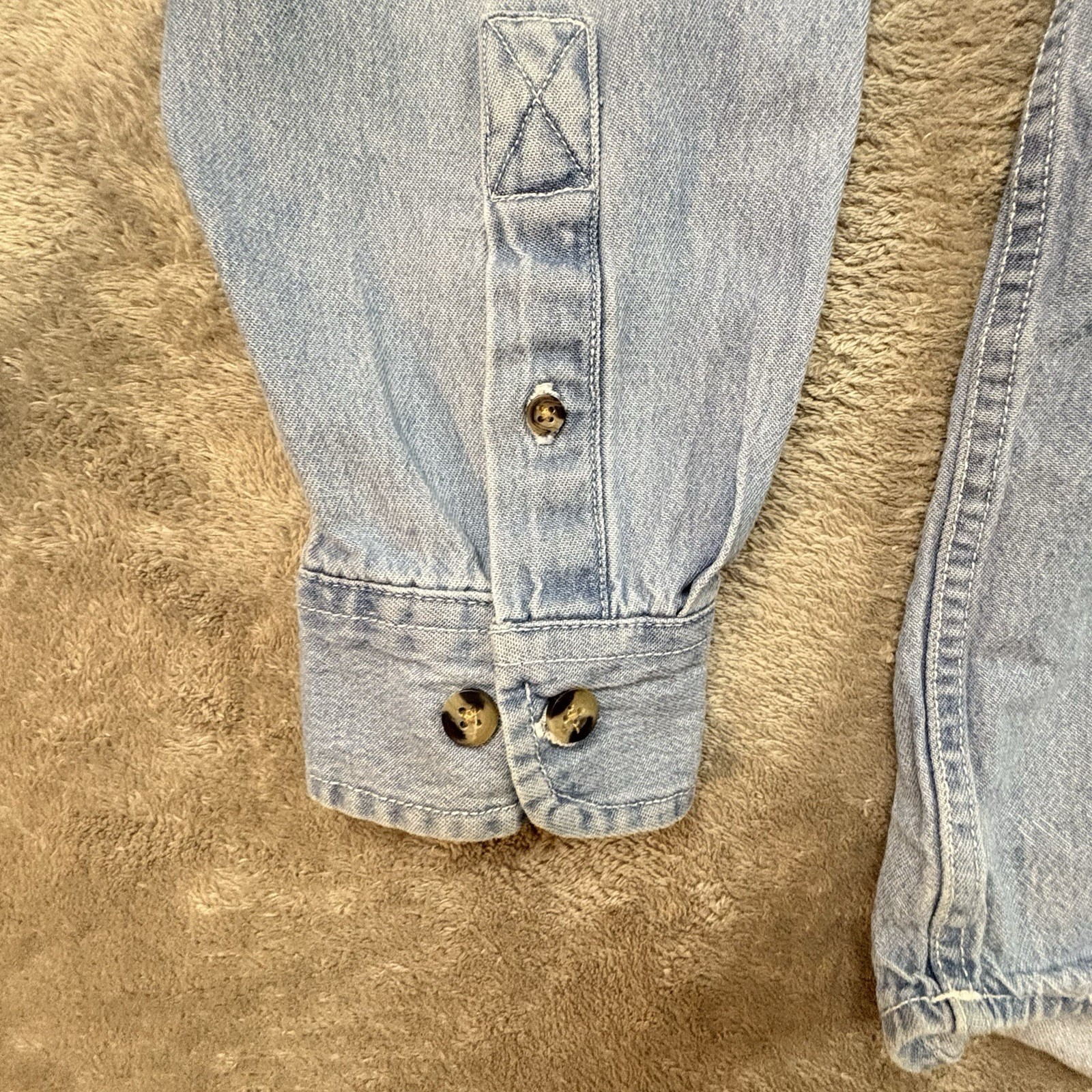 Ultra Club Cypress Denim Men’s L Light Blue Chambray Button Down SEE DESCRIPTION