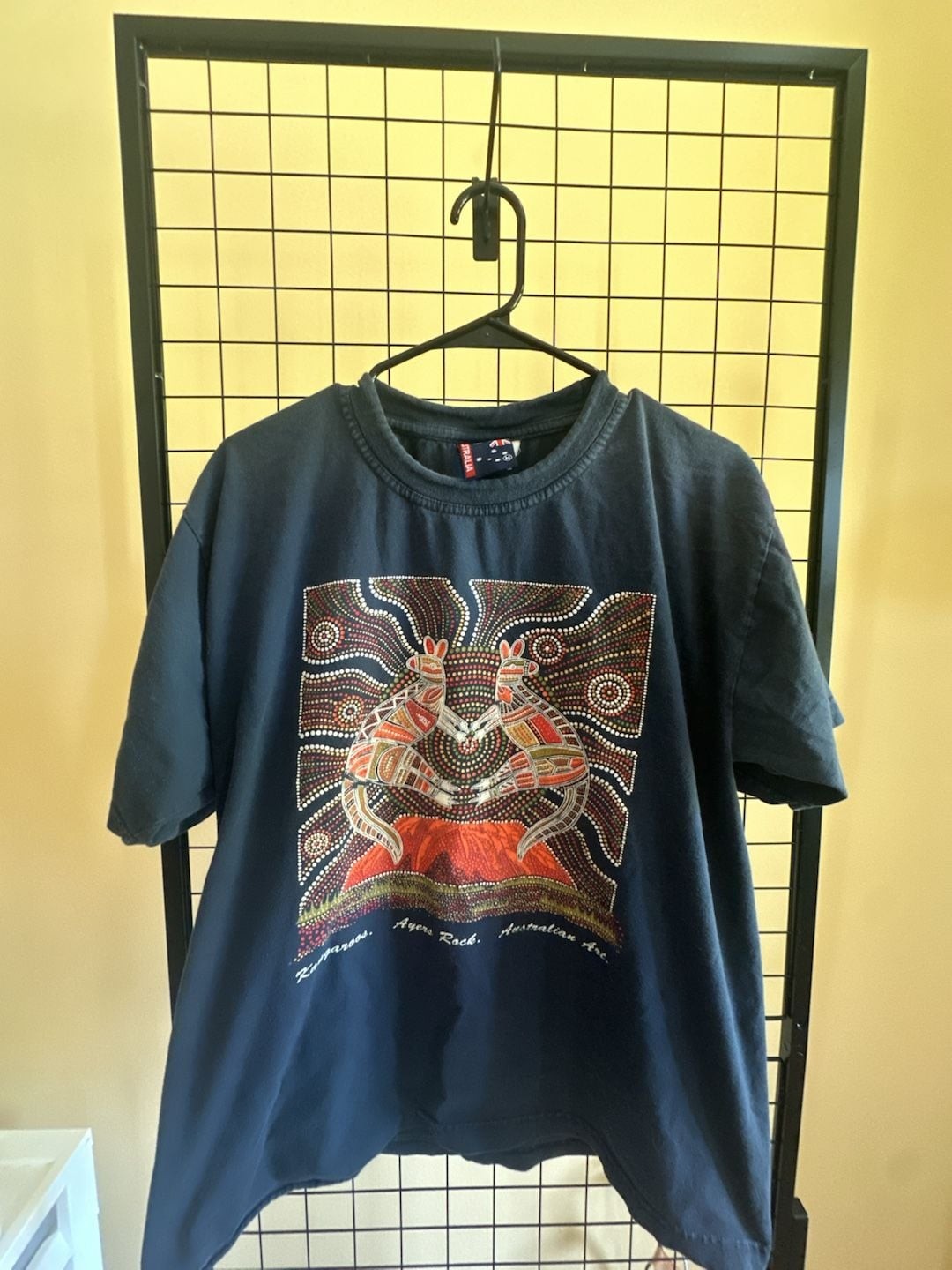 Vintage Australian Aboriginal Art Kangaroo Ayers Rock Graphic T-Shirt