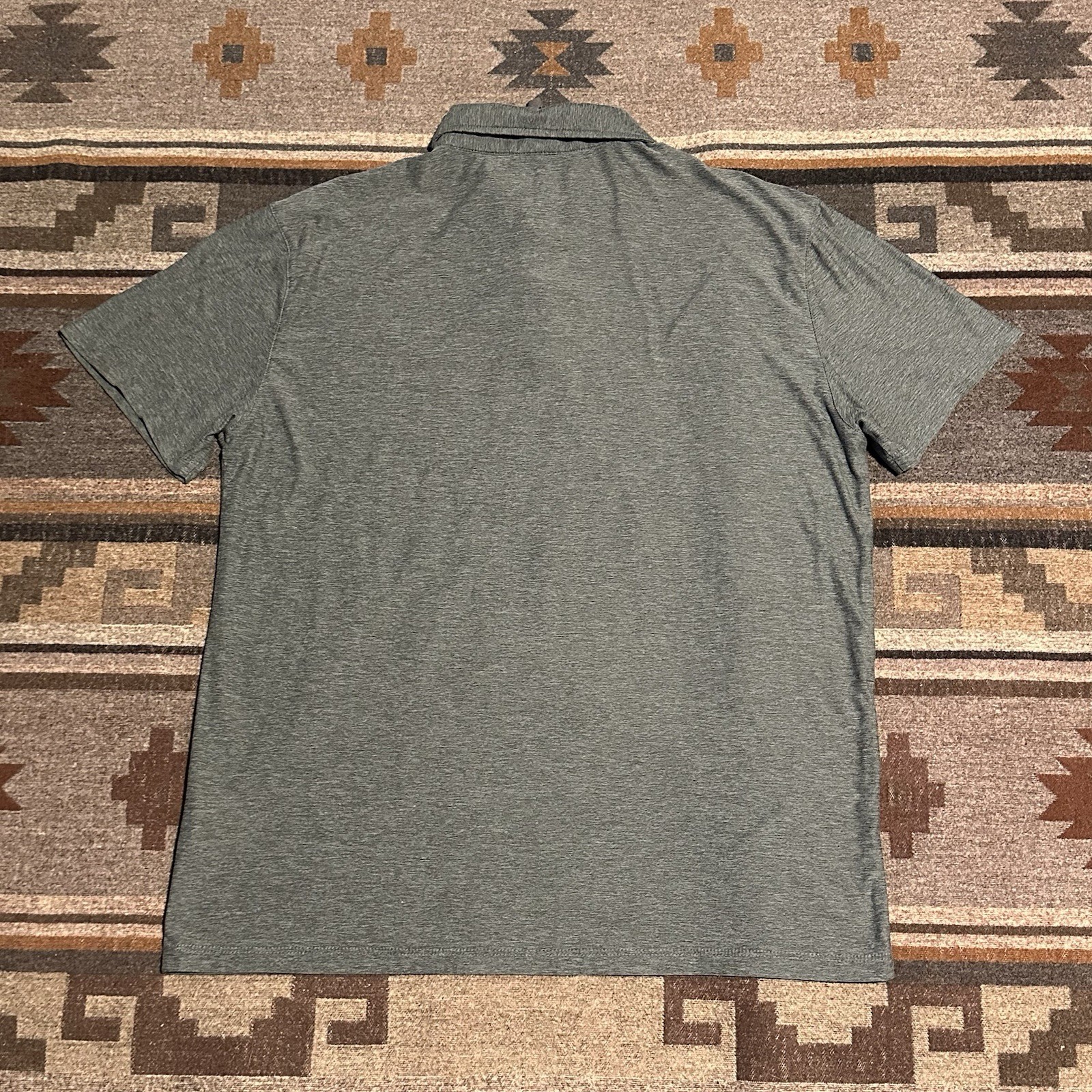 Vuori Strato Tech Polo Shirt Mens Medium Gray Perforamnce Athleisure Stretch A4