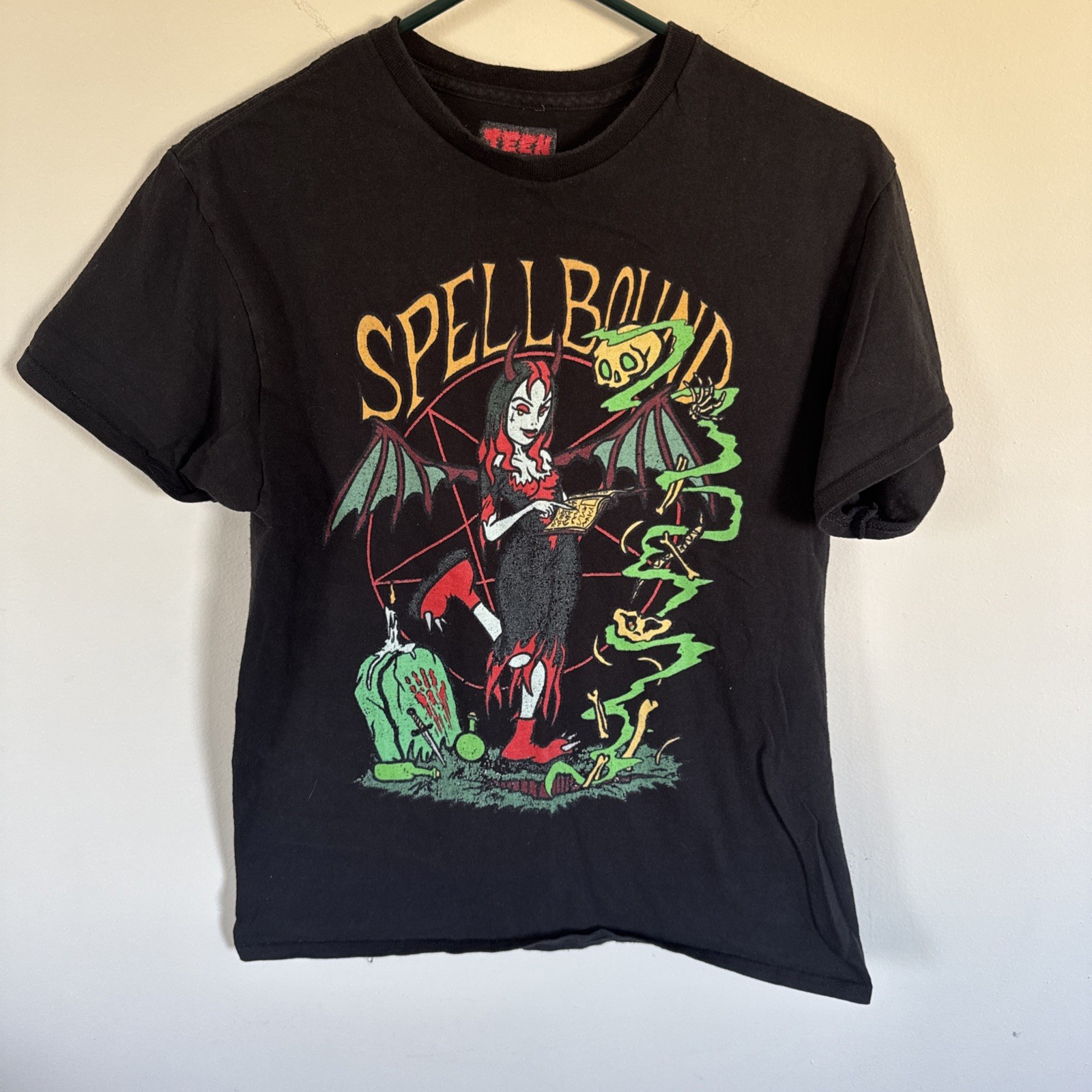 Teen Hearts T Shirt Size Medium