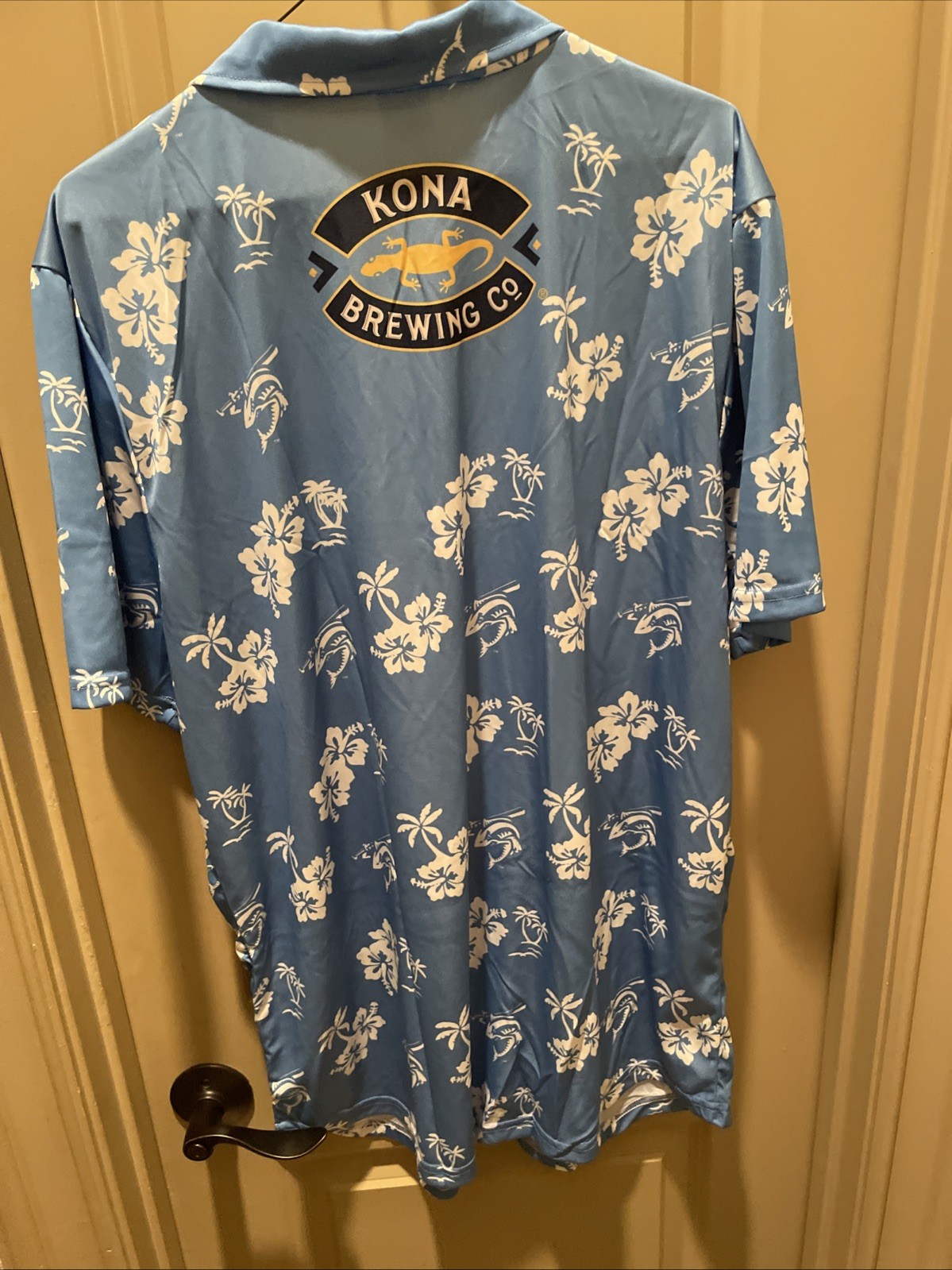 KONA BREWING COMPANY FLOWER PALM TREE DESIGN SHIRT. Soft Feel To The Shirt.