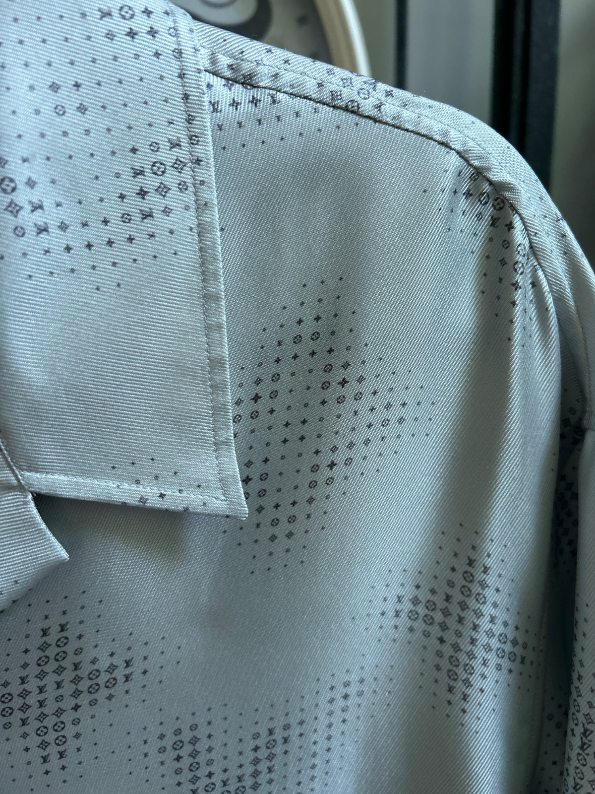 $2,020 LOUIS VUITTON Pixelated LV Logo Monogram Silk Button Shirt – Gray – XXL