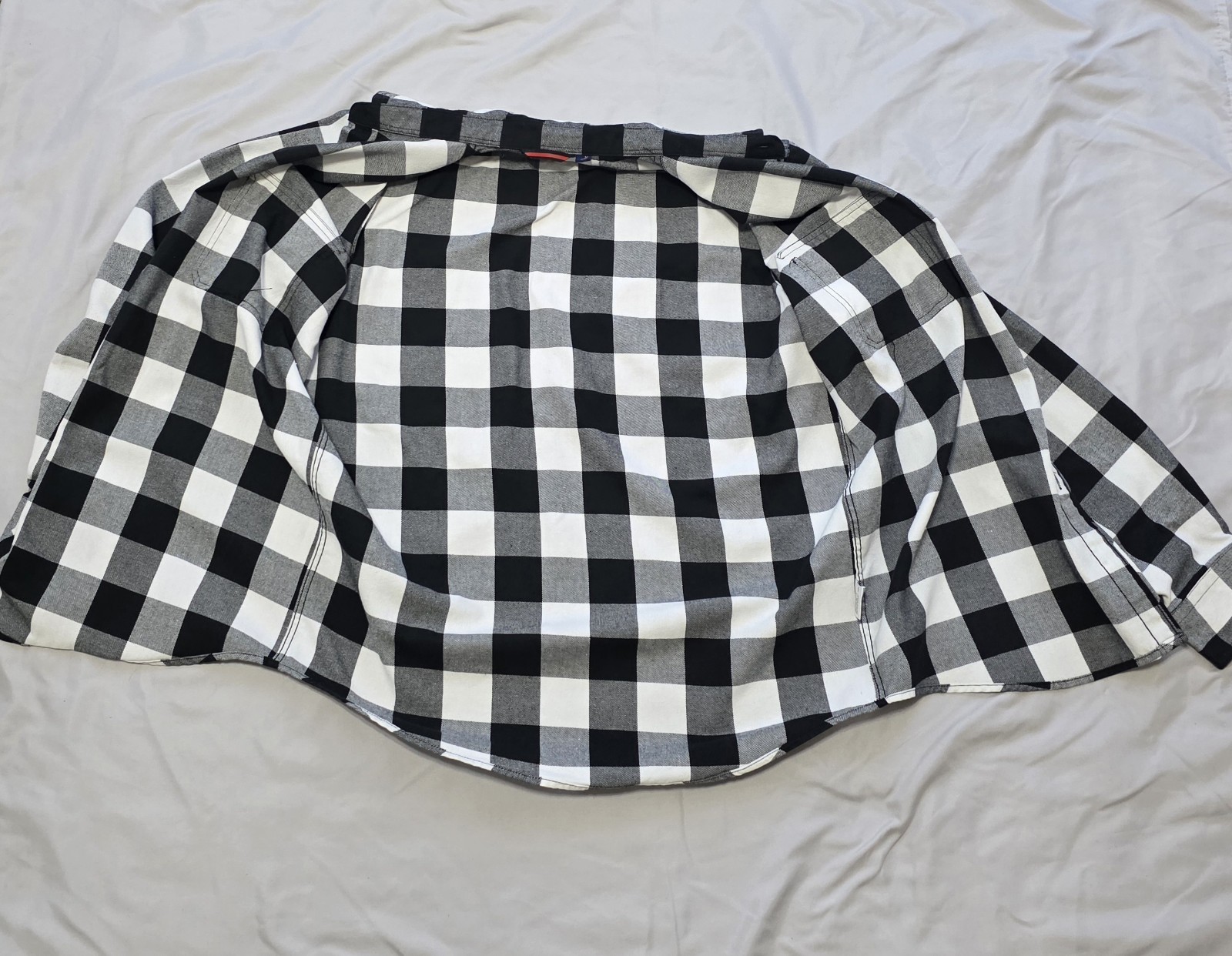 No Brand Mens Medium Button Down Flannel – Black, Gray, White Buffalo Pattern