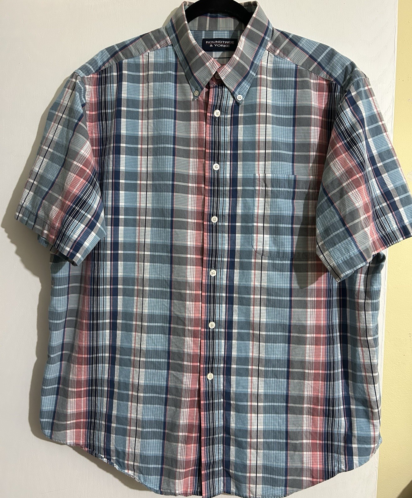 Roundtree & Yorke Men’s XL Blue/Pink/White Plaid Cotton Woven SS Button-Up