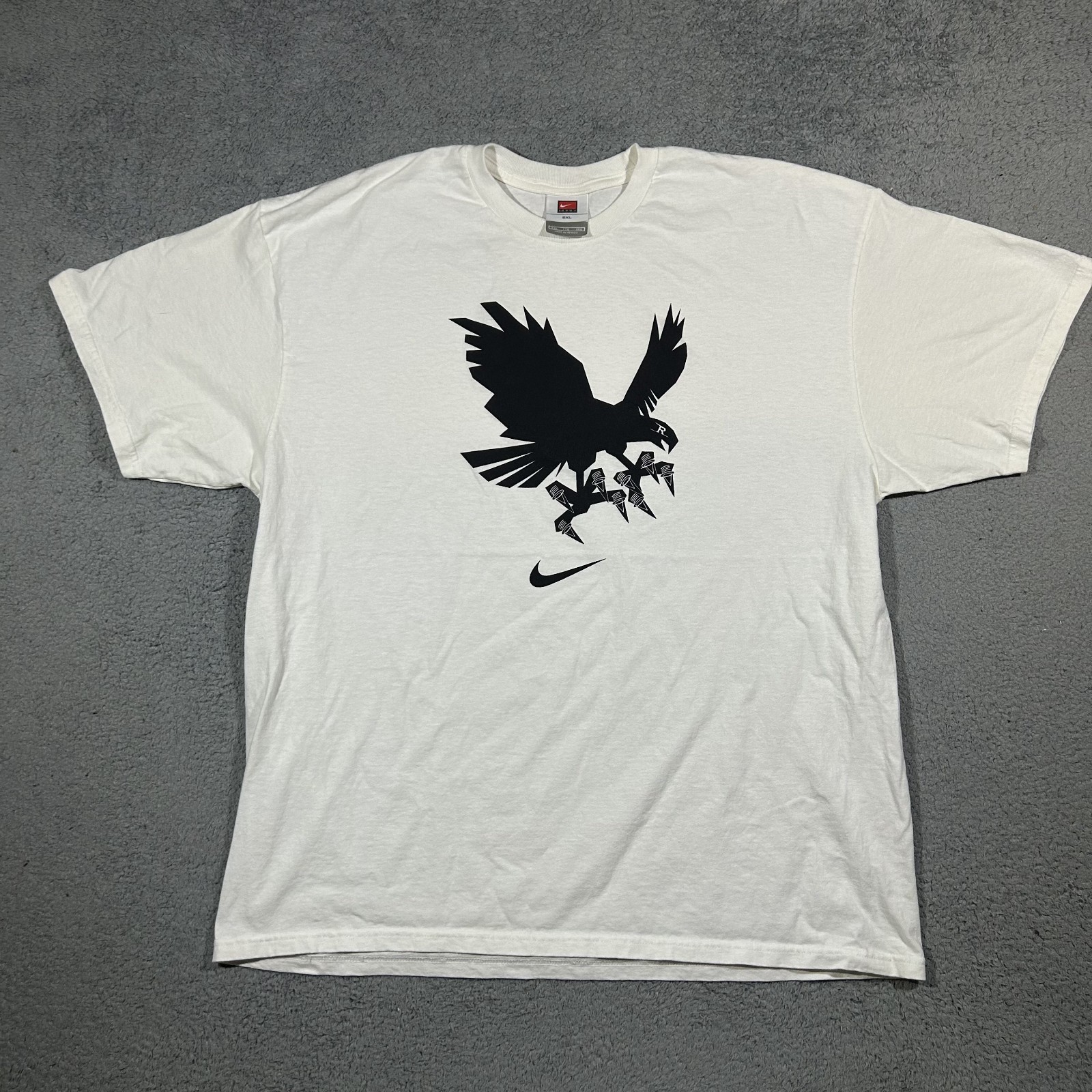 Y2k Nike white t-shirt bold black graphic of a bird clawing men’s 2XL #2929