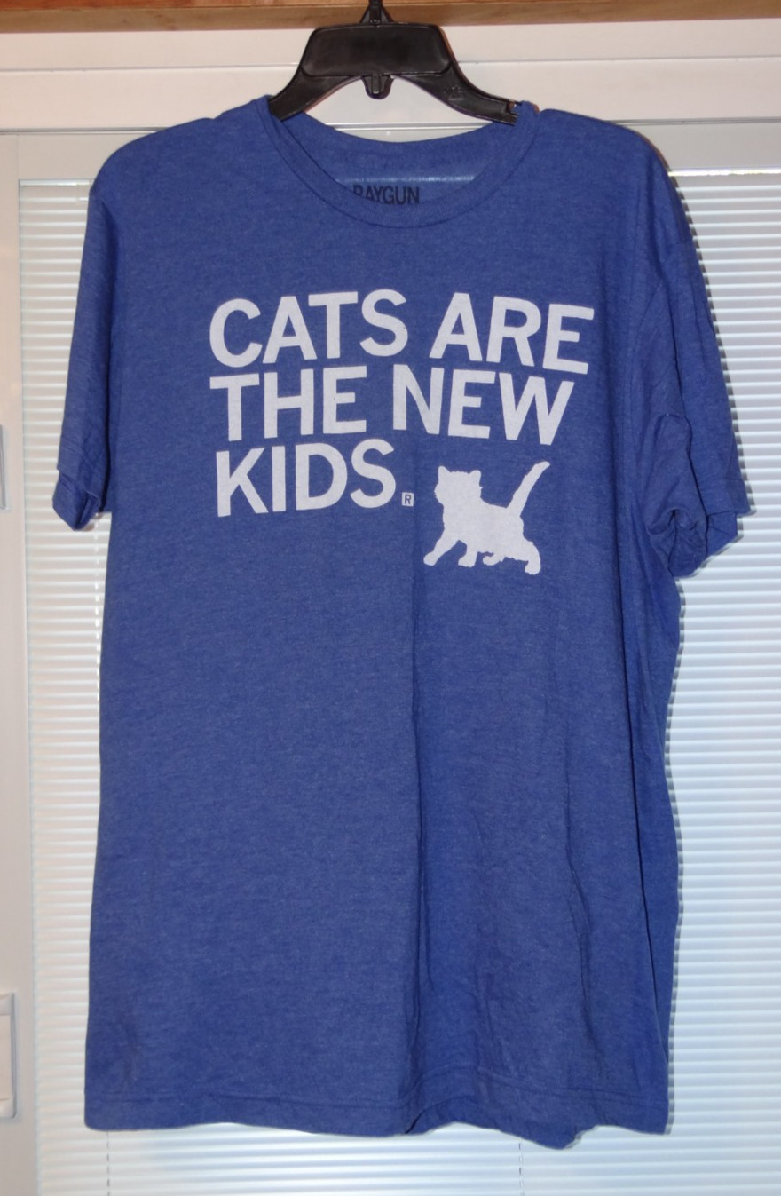 RAYGUN t-shirt CATS ARE THE NW KIDS blue shirt sz L poly/cotton blend adult