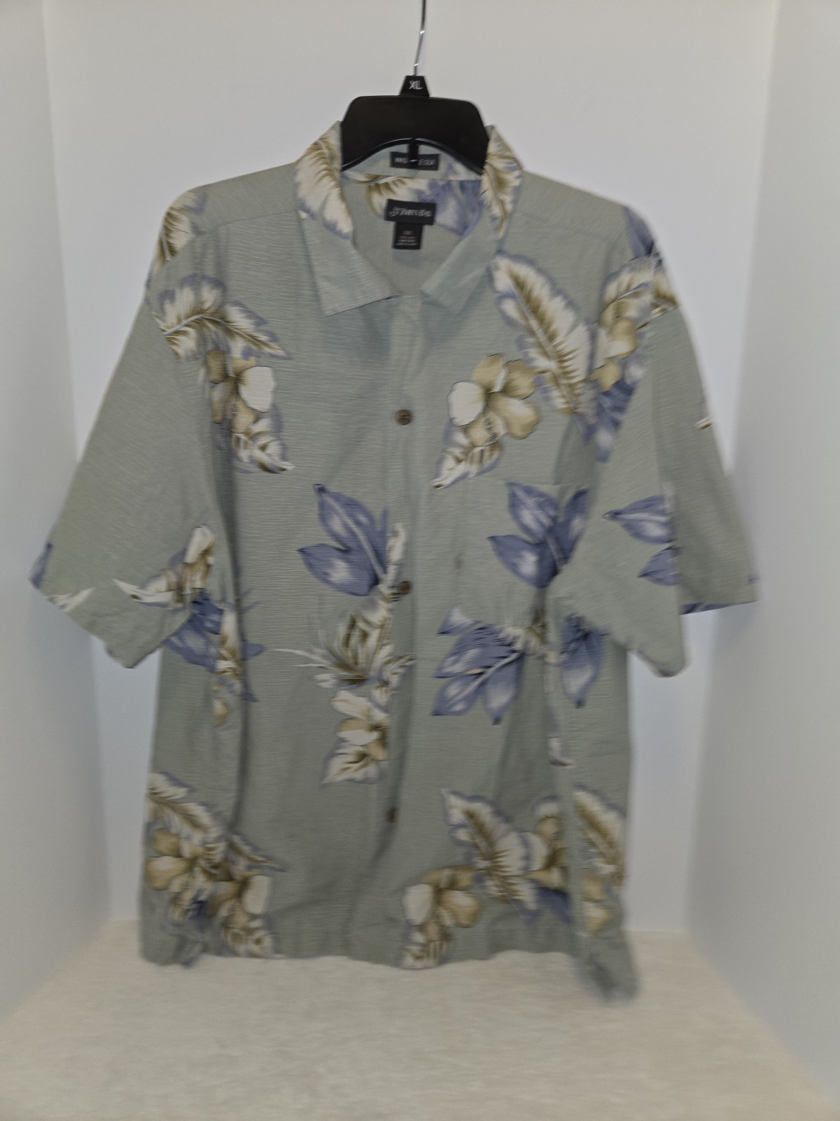 St. John Bay Men’s Long Sleeves Dress Shirt 100% Silk Dry Clean Only Size 2 XL