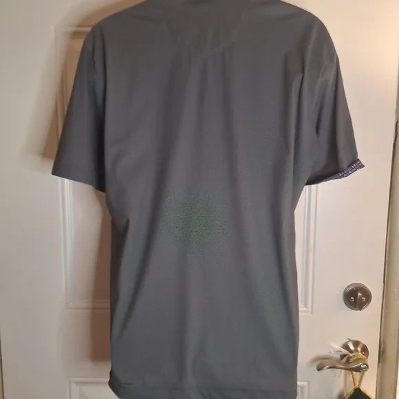 Robert Graham Short Sleeve 3 Top Button Pullover Polo Shirt Size Medium