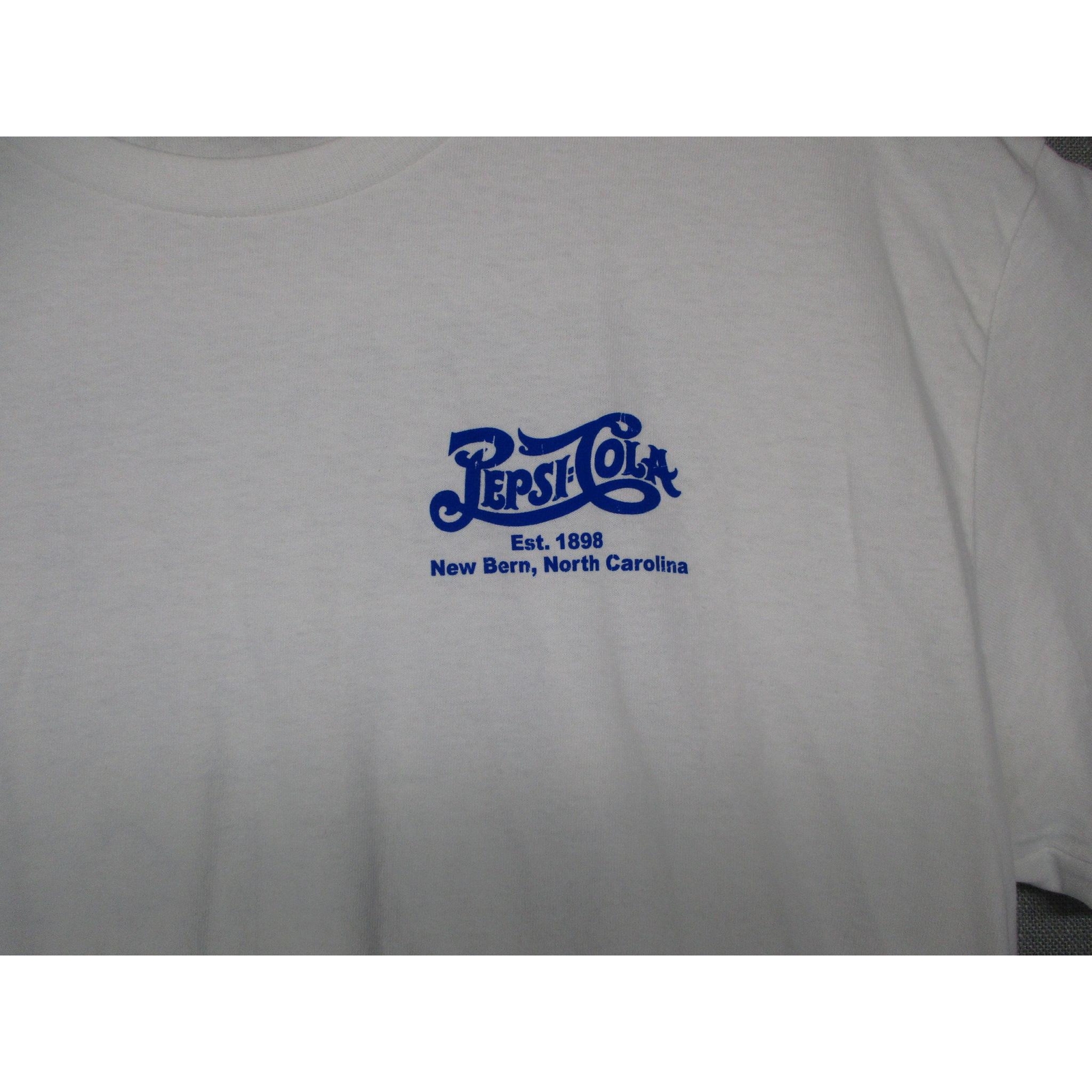 Gildan White Graphic Statement Trendy Casual TShirt TShirt Unisex Size Large