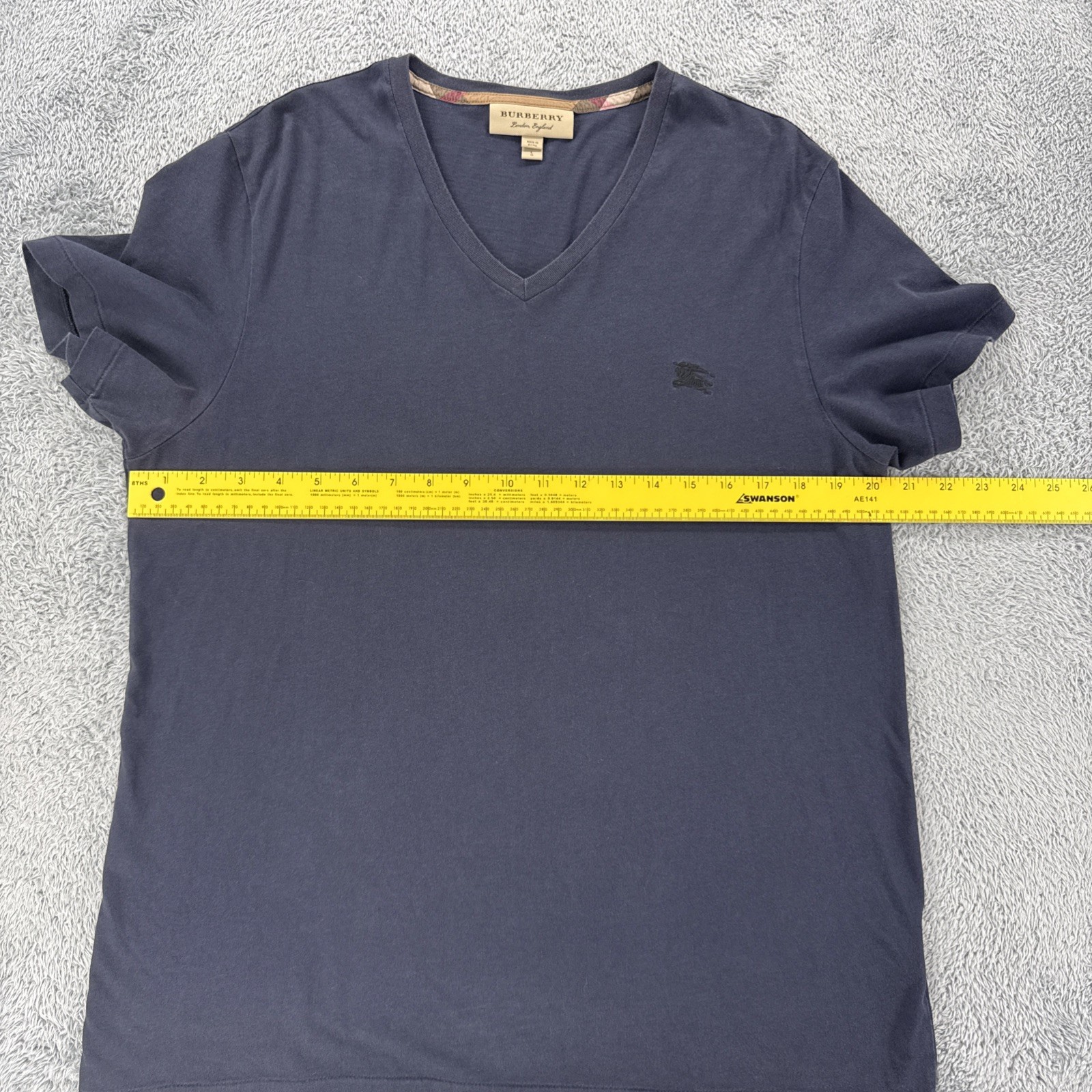 Burberry London England Men’s Navy Blue V-Neck T-Shirt Size Large Cotton
