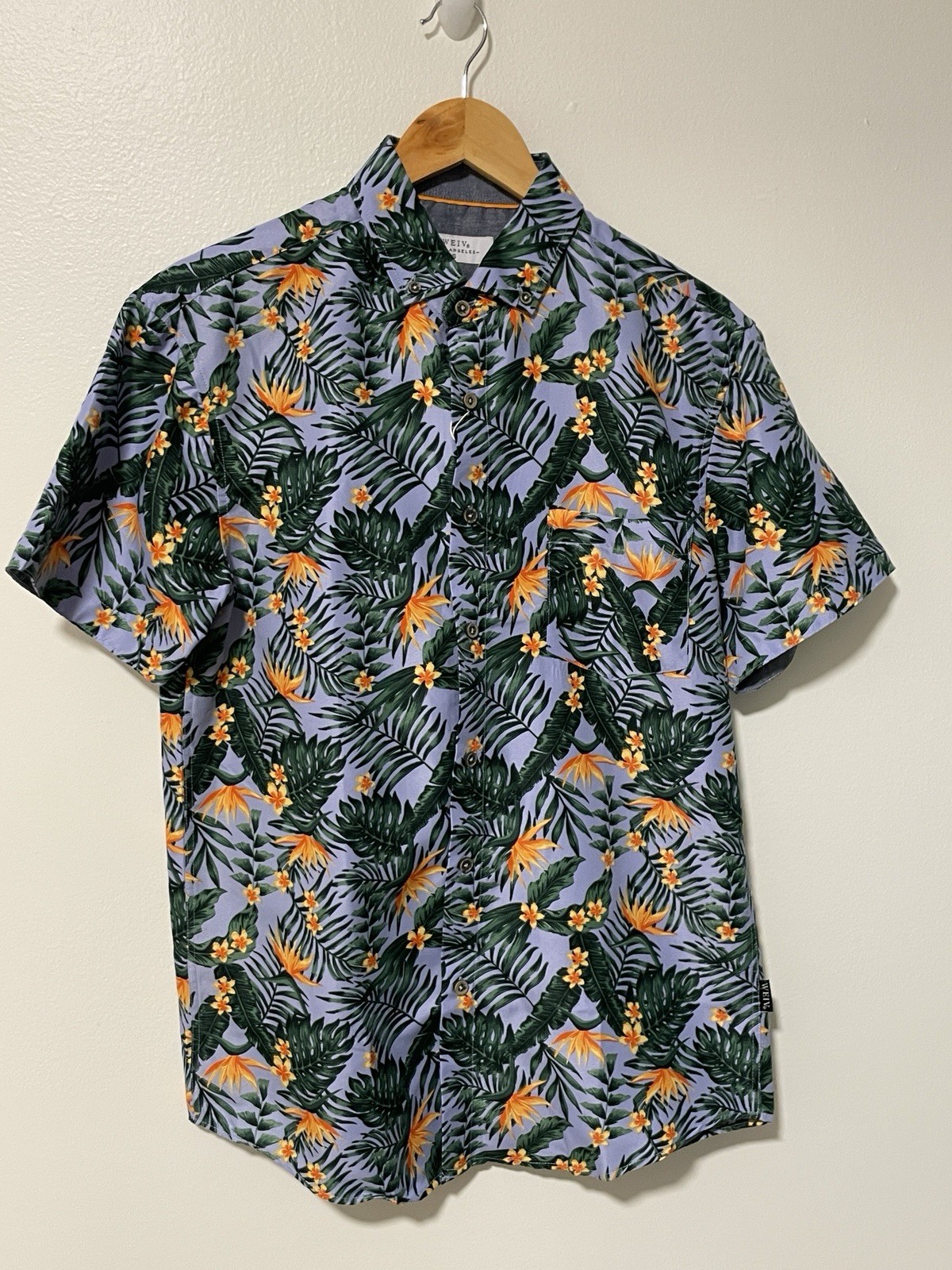 NEW Floral Men’s Shirt Tropical Hawaiian Short Sleeves size Small Lightweight