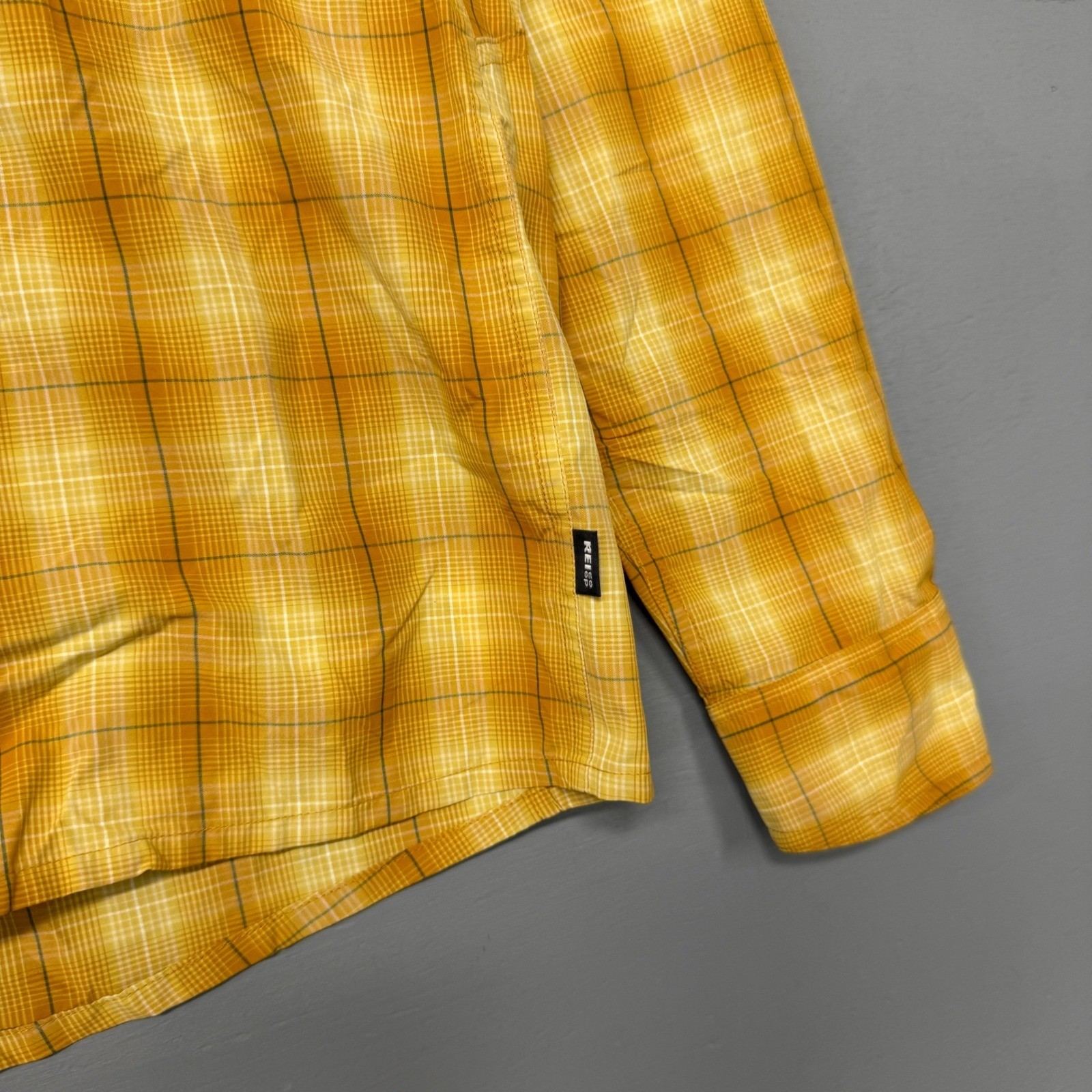 NEW REI Co-op Sahara Pattern Shirt Rustic Gold Plaid Hiking UPF 30 Mens Small