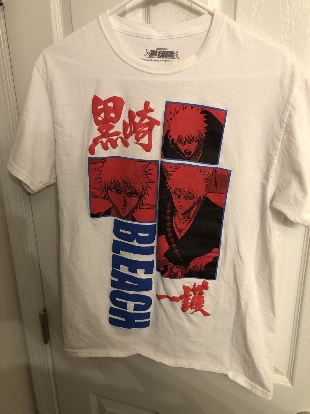 Bleach Mens T-Shirt – Triple Red Face Box Ichigo Blue Word Logo. Size Medium