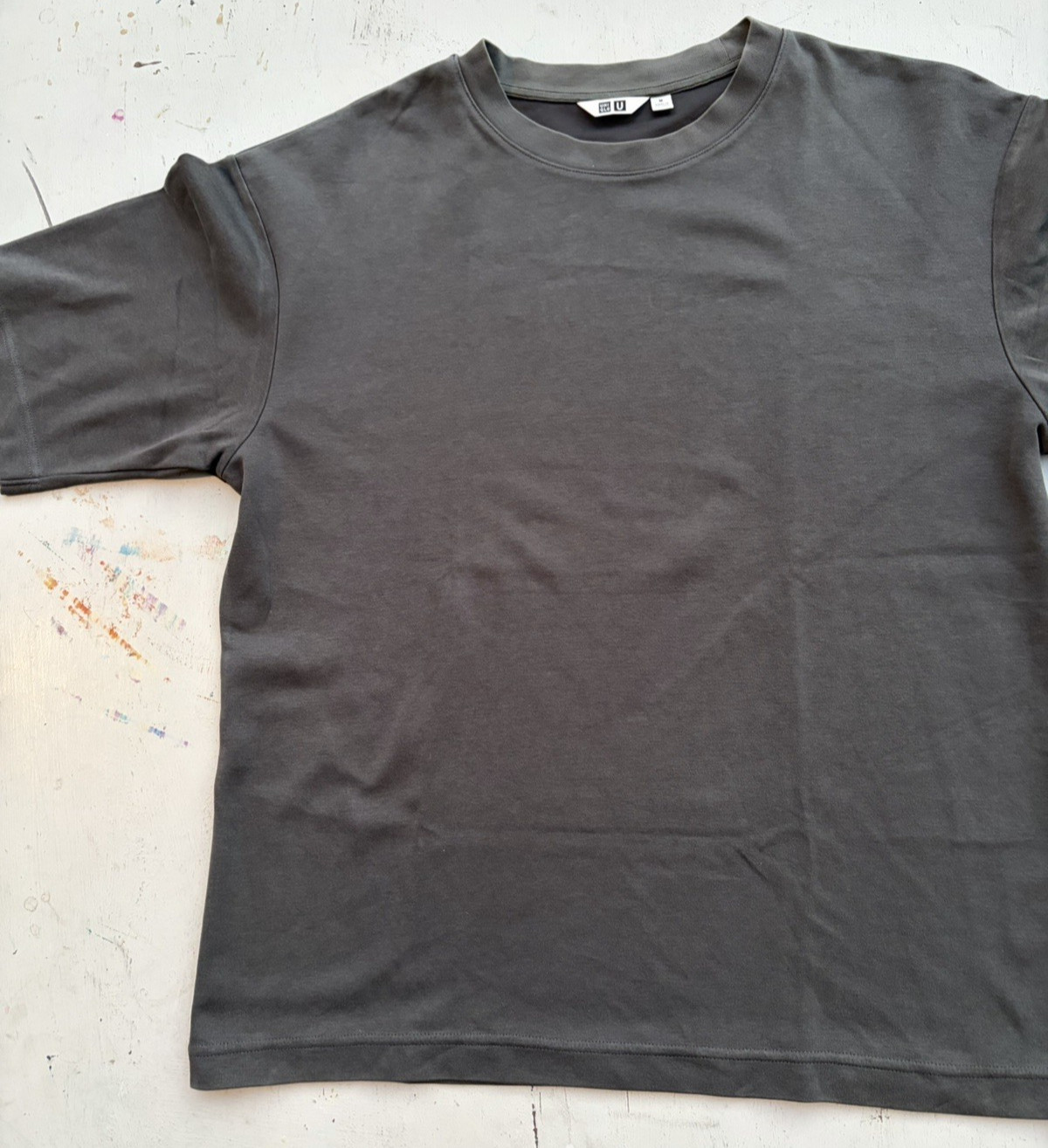 Men’s Uniqlo T-Shirt Black Gray M Solid Essentials City Prep Classic Retro Blank