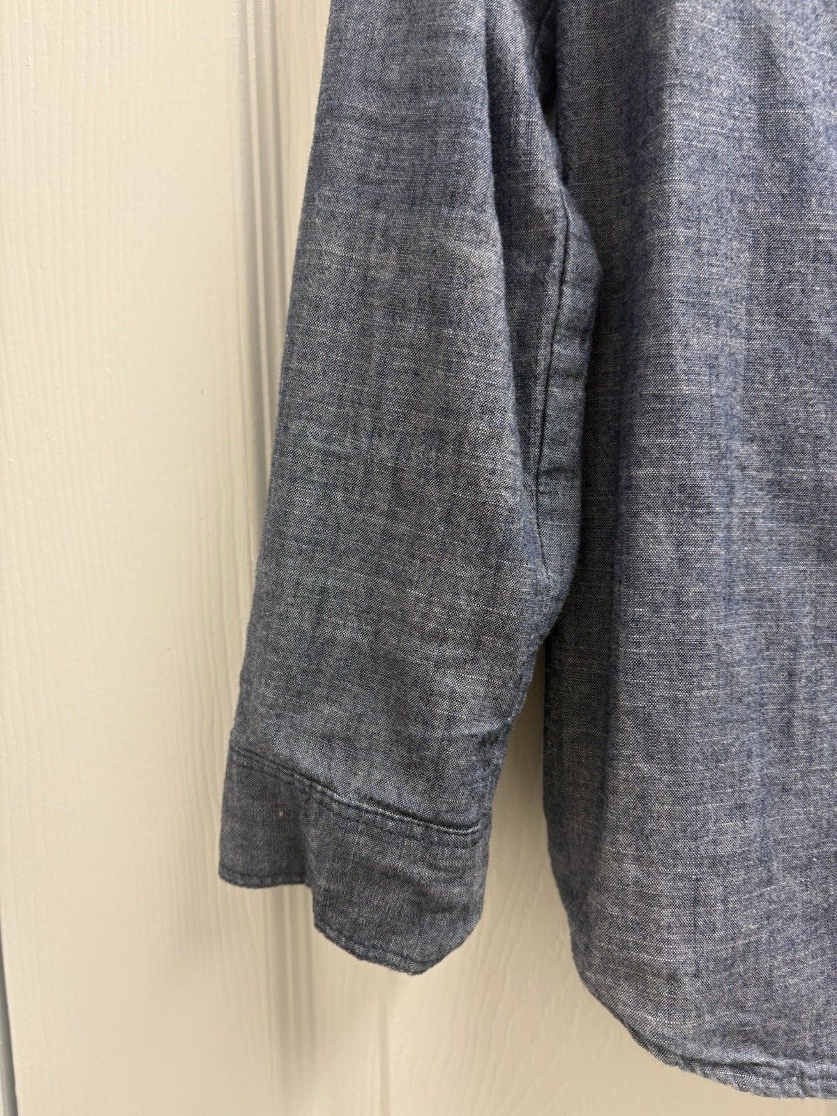 Old Navy Men’s Blue Chambray Button-Front Shirt M Regular 2 Pocket Long Sleeve