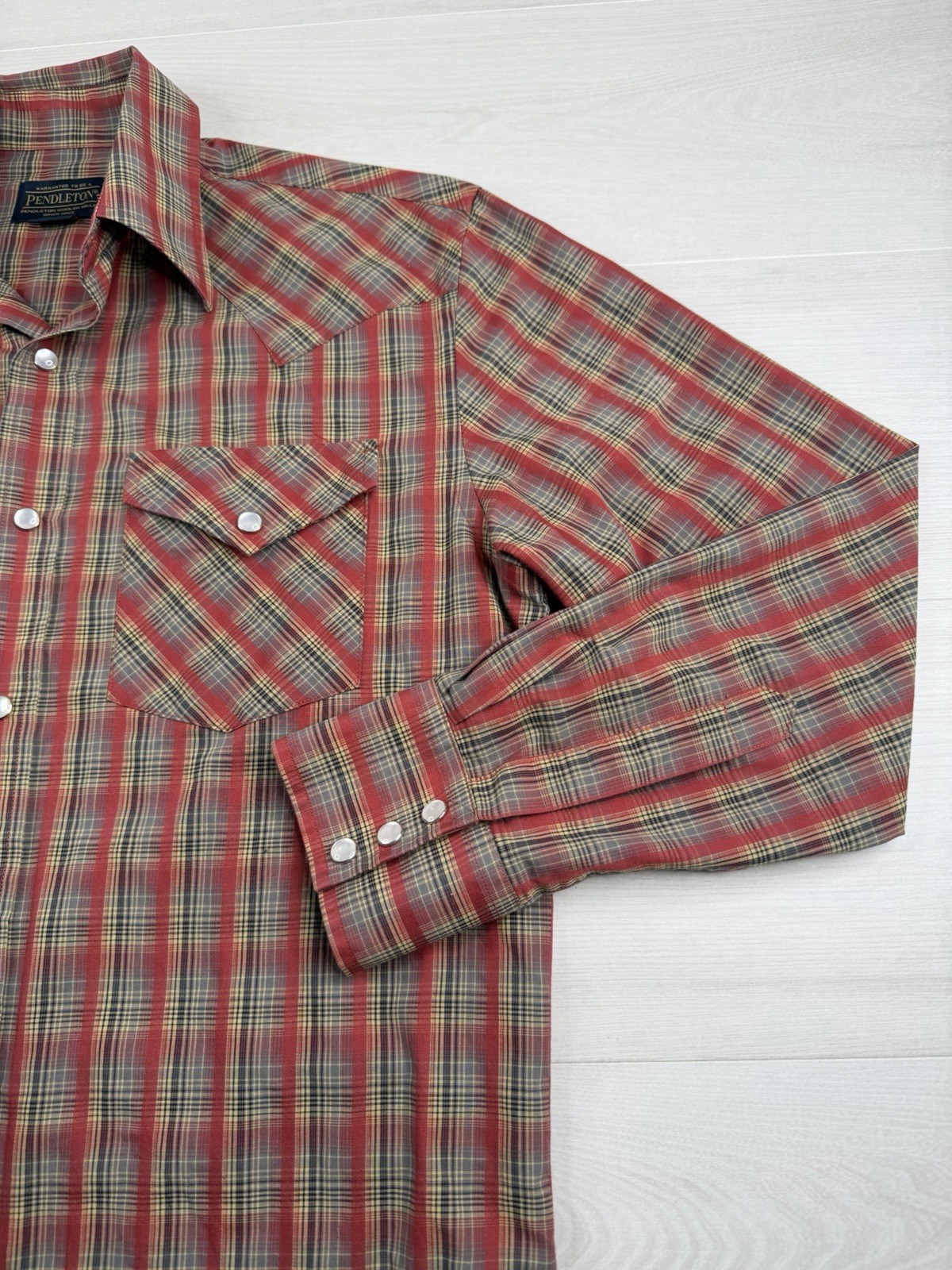 Pendleton Pearl Snap Shirt Western Red Plaid Cotton Poly Blend Mens Small