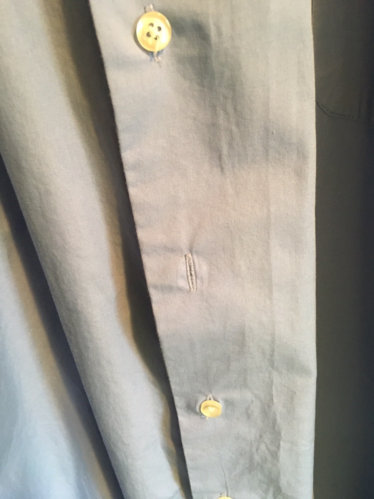 Men’s Alexander Julian long sleeve button front shirt sz XL pre own good cond.