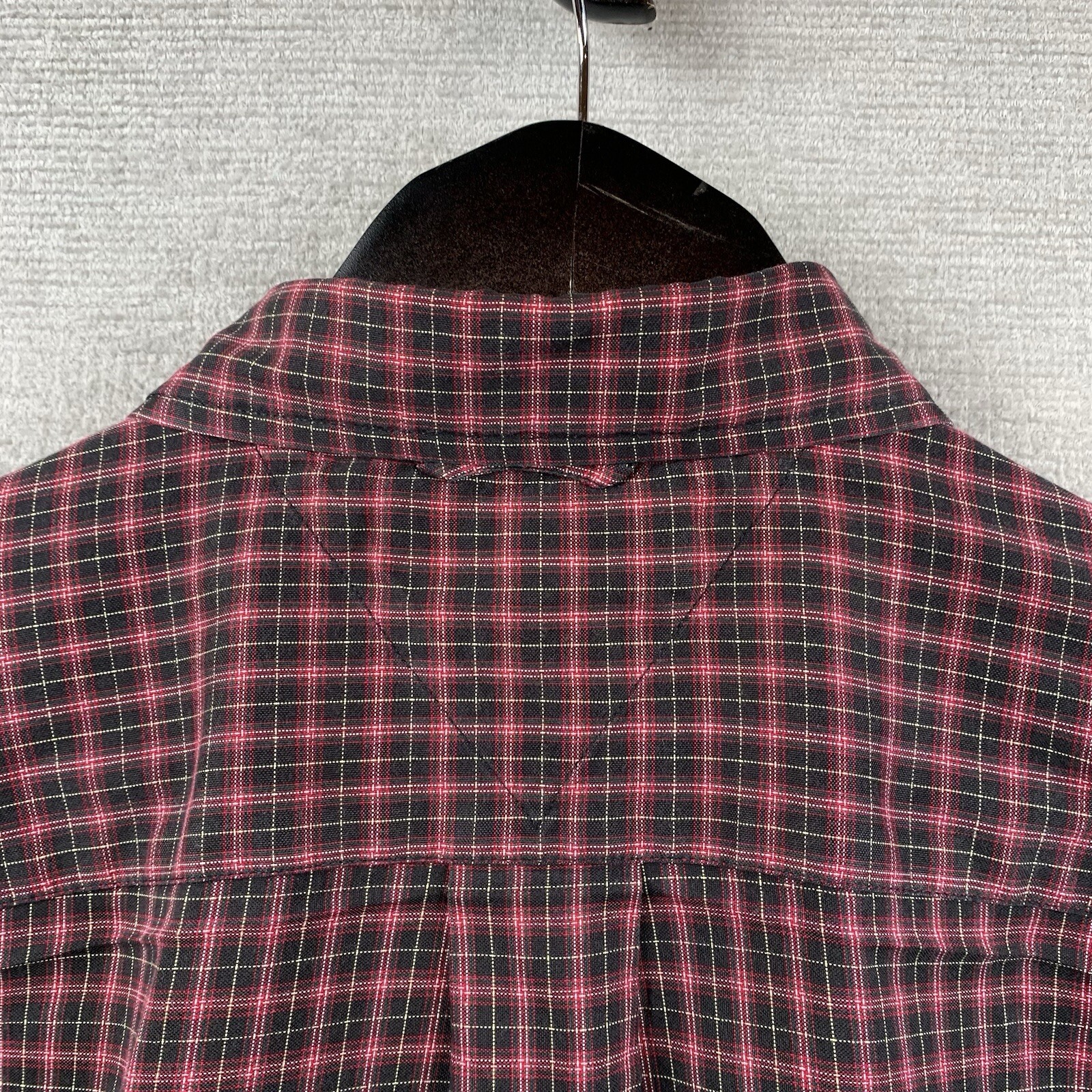 TOMMY HILFIGER GOLF Button Shirt Mens Size Large Black Red Plaid Classic Outdoor