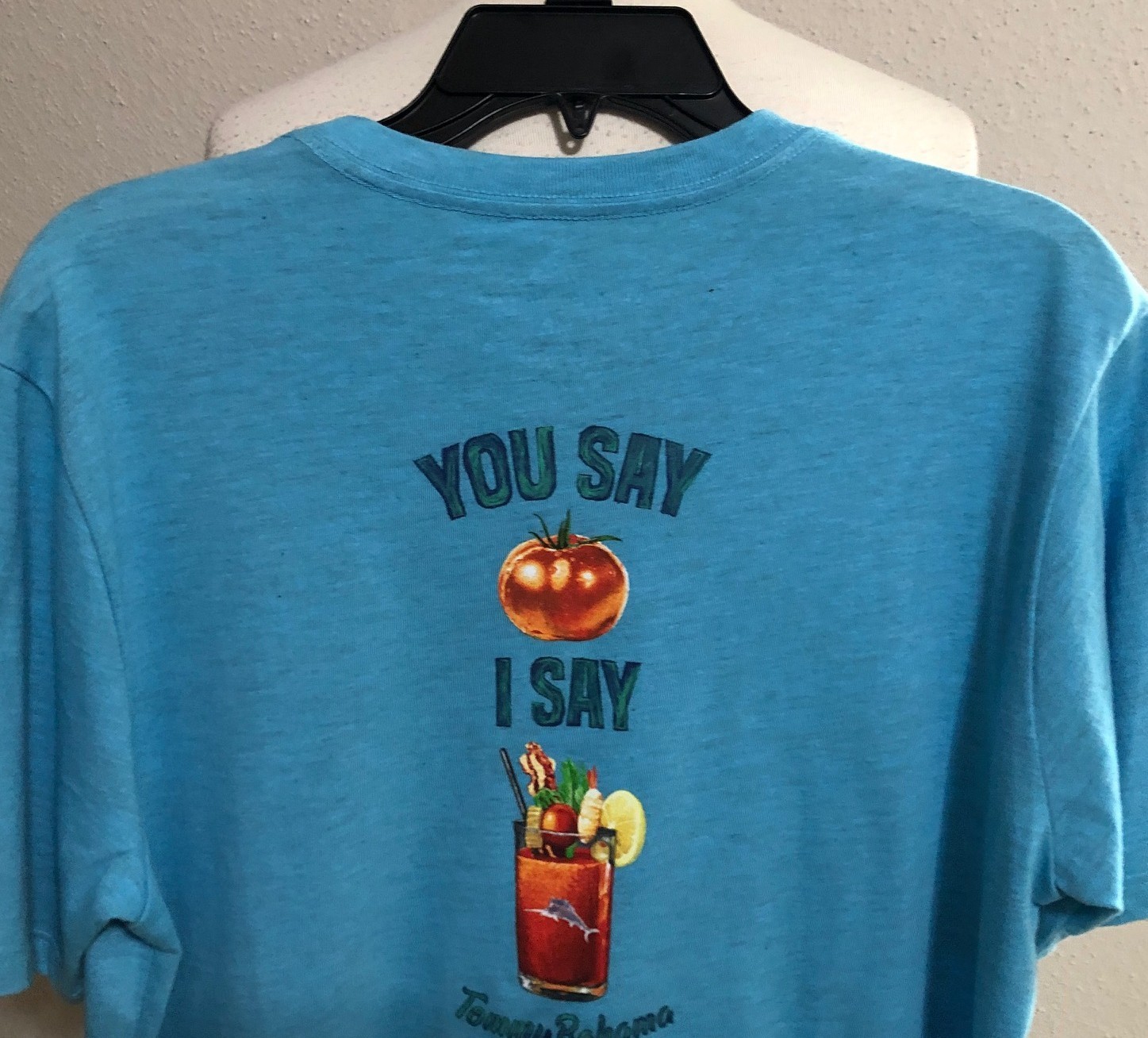 NWT TOMMY BAHAMA “S” MENS TURQUOISE HAZE HEATHER YOU SAY TOMATO ” TEE $ 49.50