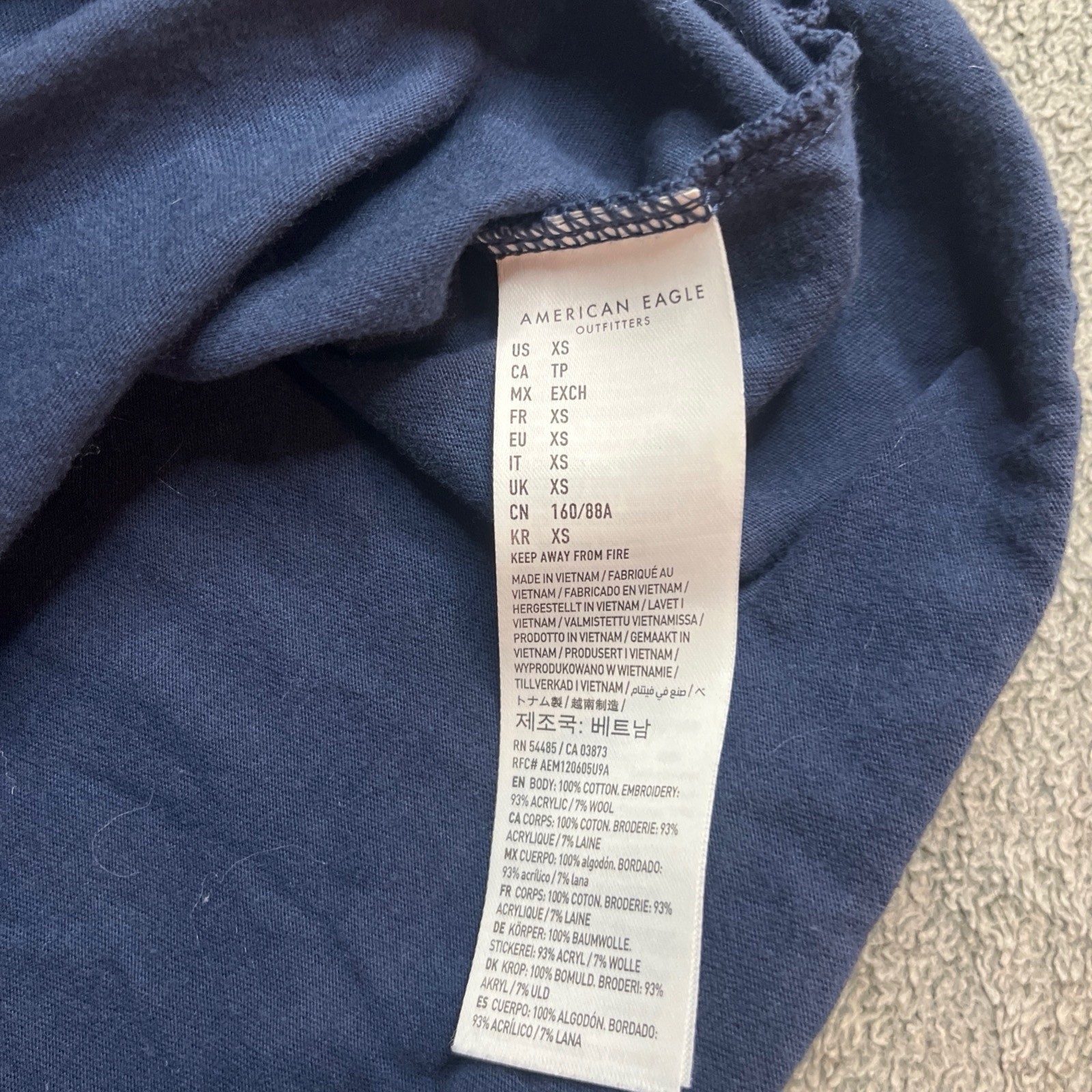American Eagle Super Soft Long Sleeve Graphic T-Shirt Navy BlueMen’s Size XS