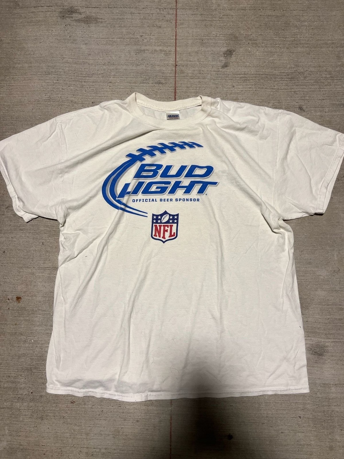 Gildan Bud Light NFL Official Beer Sponsor Graphic T-Shirt White Size L