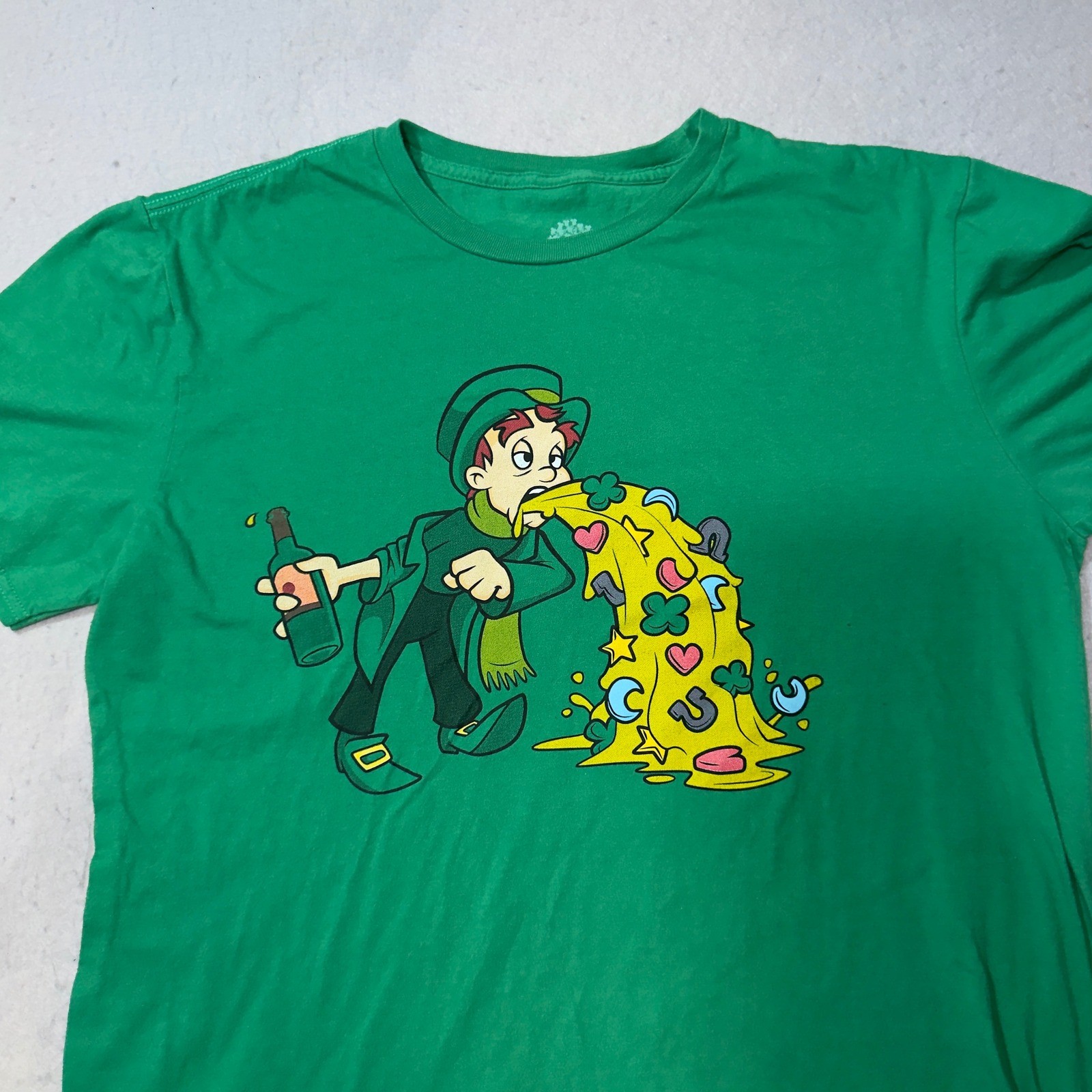 Ann Arbor T-Shirt Co Mens Large Green St Patricks Day Leprechaun Vomit Tee