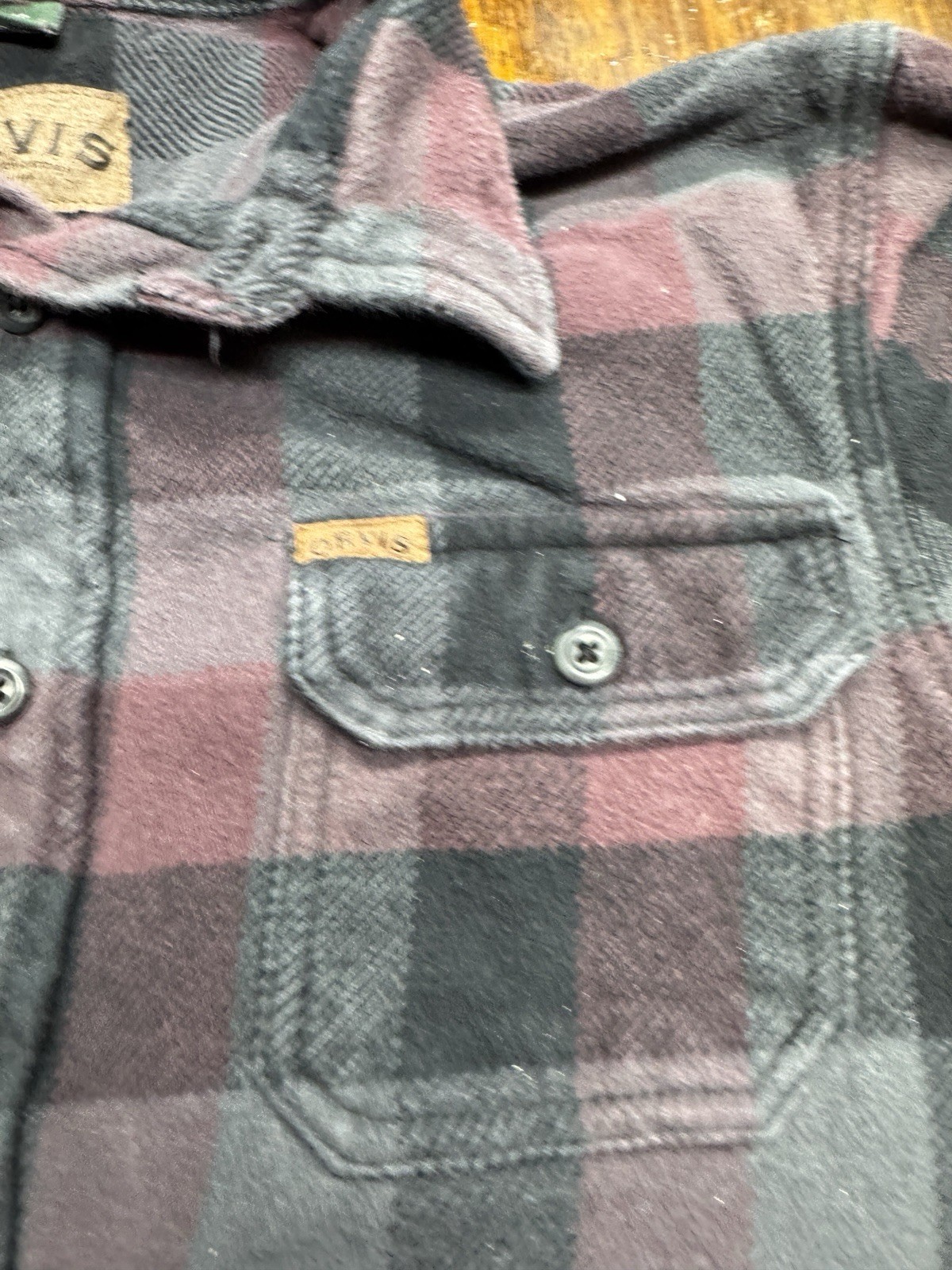 Orvis button down shirt Men’s Size Large Plaid Flannel Soft Feel Warm