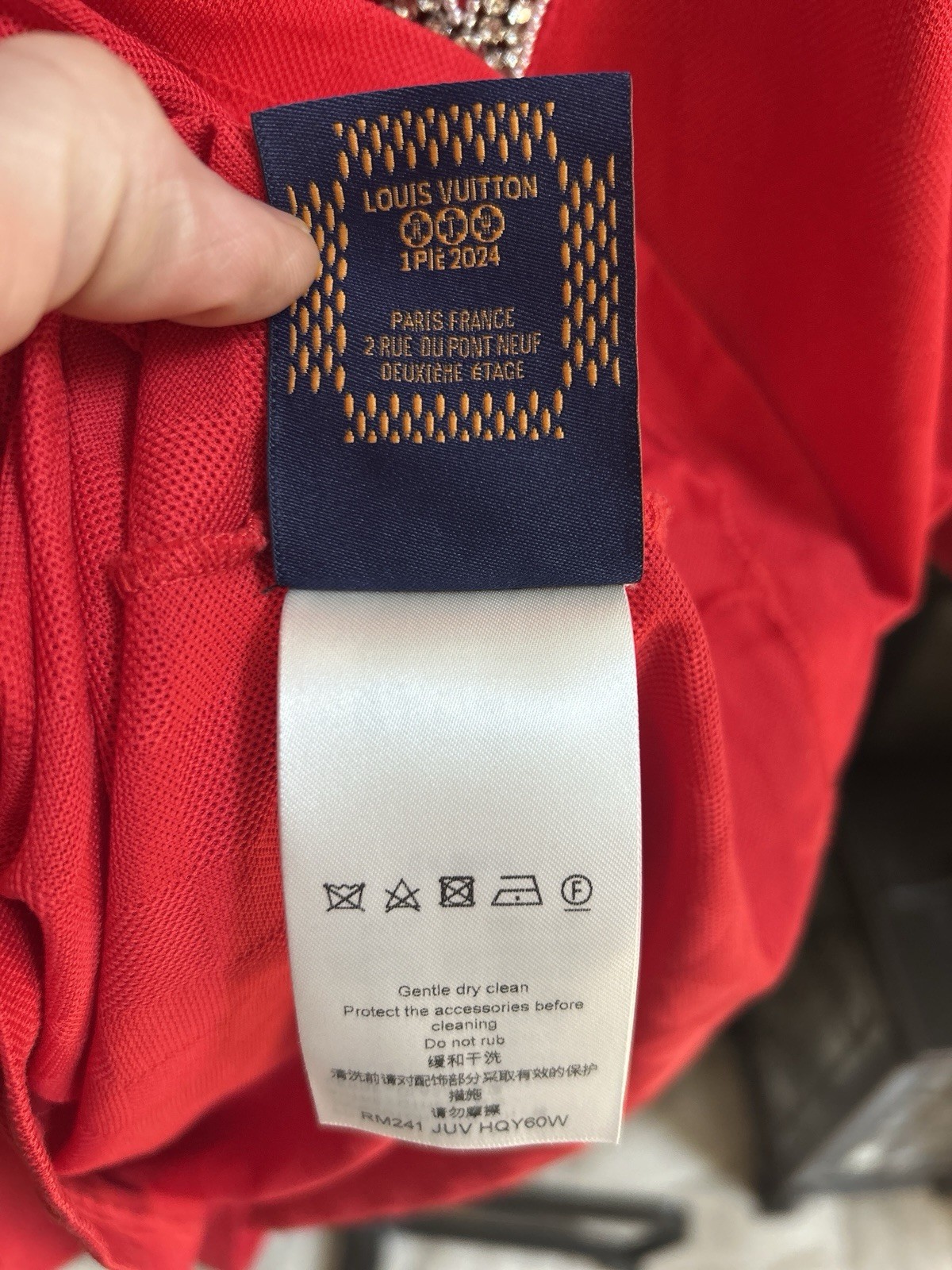 LOUIS VUITTON Men’s LV monogram crystal patch damier T-Shirt – red – XXL 2XL