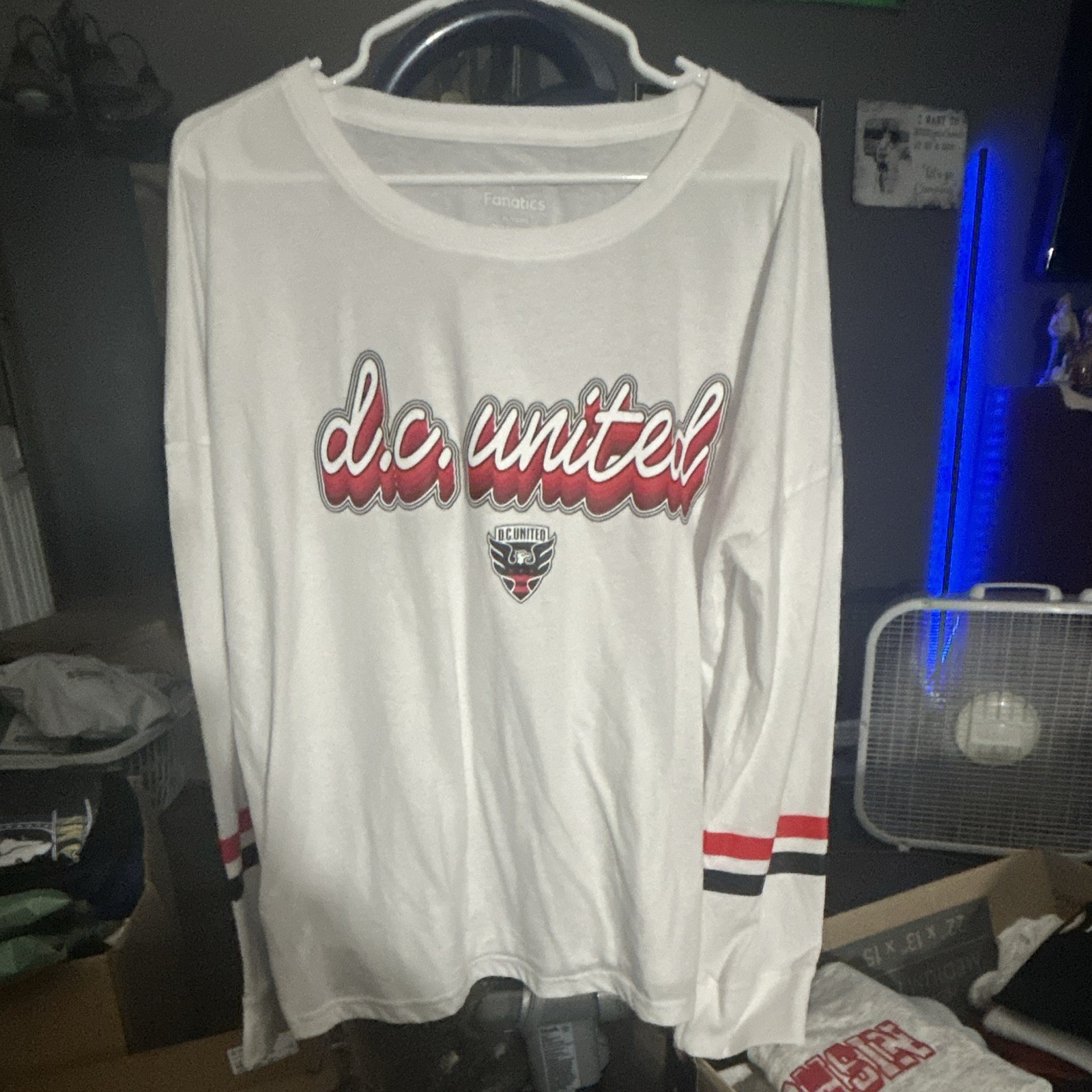 Fanatics Women’s White DC United MLS Graphic Logo Crew Neck Long Sleeve Tee XL