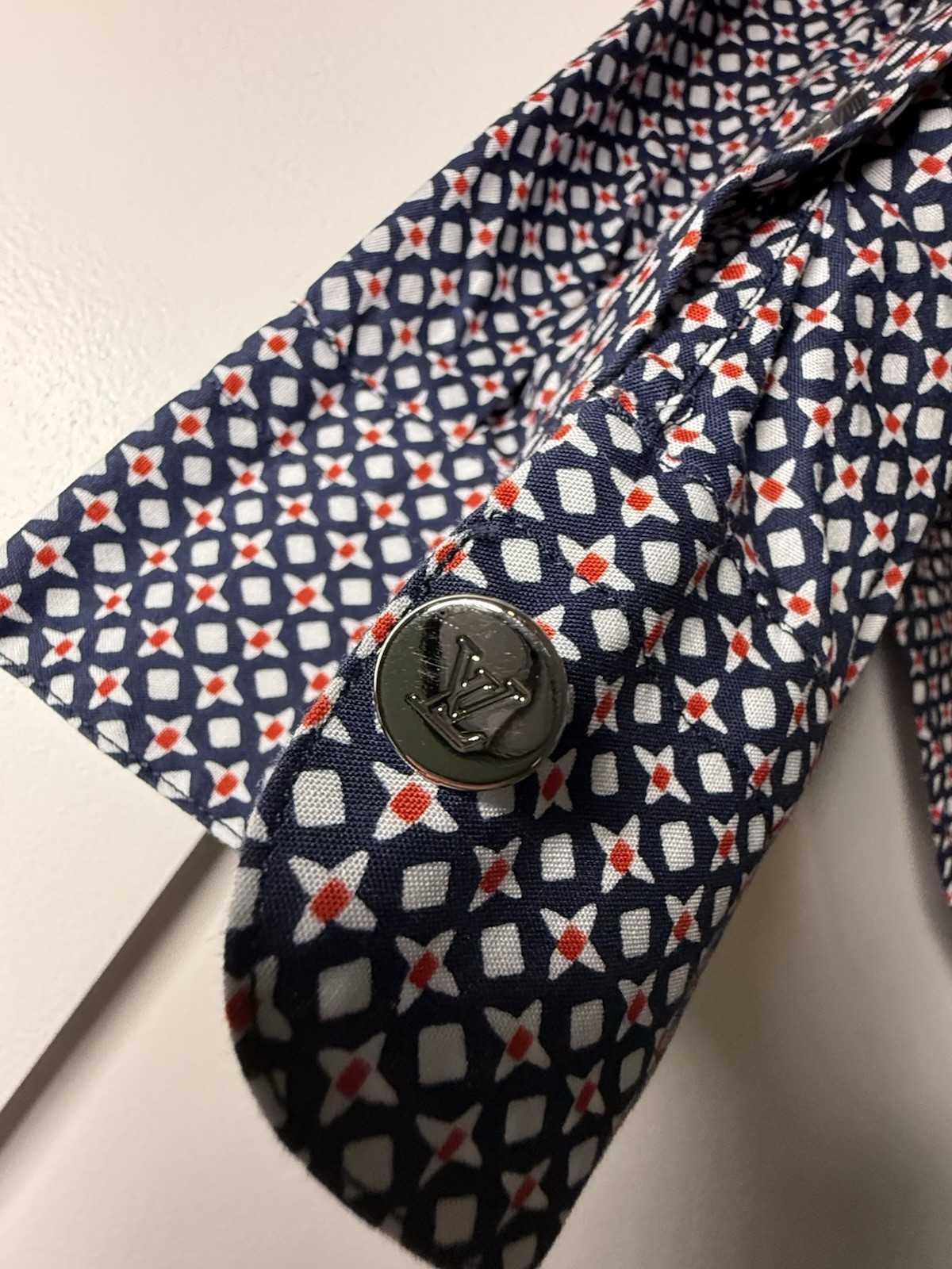 Louis Vuitton Men’s L/S Pattern Shirt. Size L. Slim Cut. Authentic