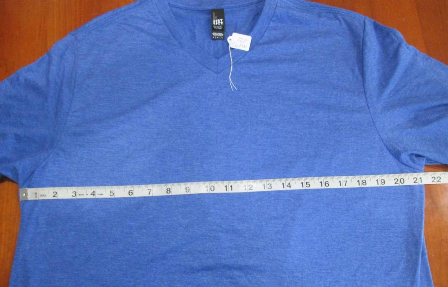 NWOT District Perfect Tri Blue T-Shirt Mens Size L Chest 42 V-Neck SS 221-26806