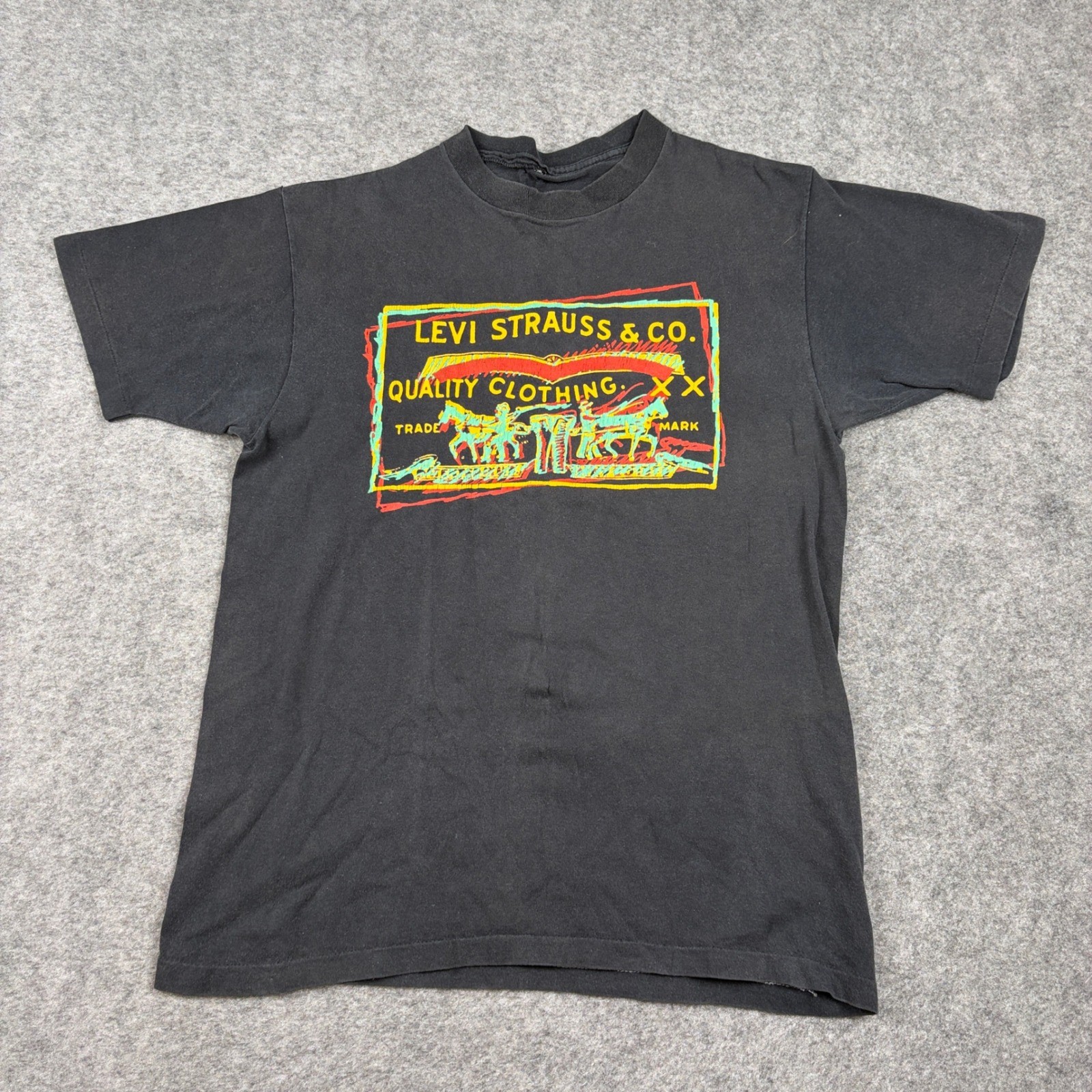 80s Levi Strauss T-Shirt Men Small Black Graphic Utility Outdoors Vintage