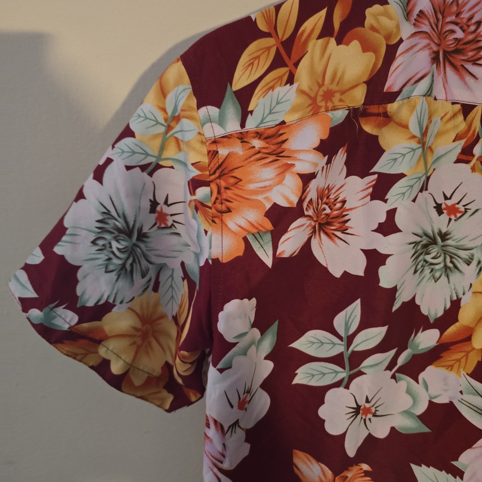 WEIV Los Angeles Men Floral Button Down Shirt Small NWT $45 Retail Summer Casual