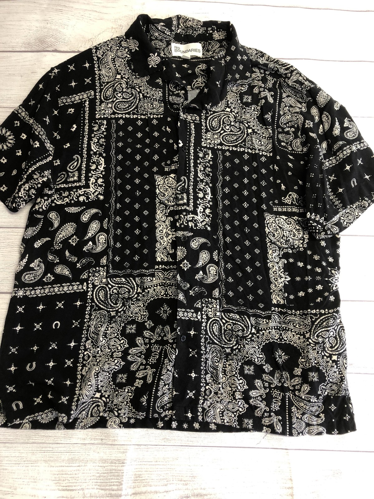 No Boundaries Shirt Mens Large Black Bandana Paisley Short Sleeve Button Up