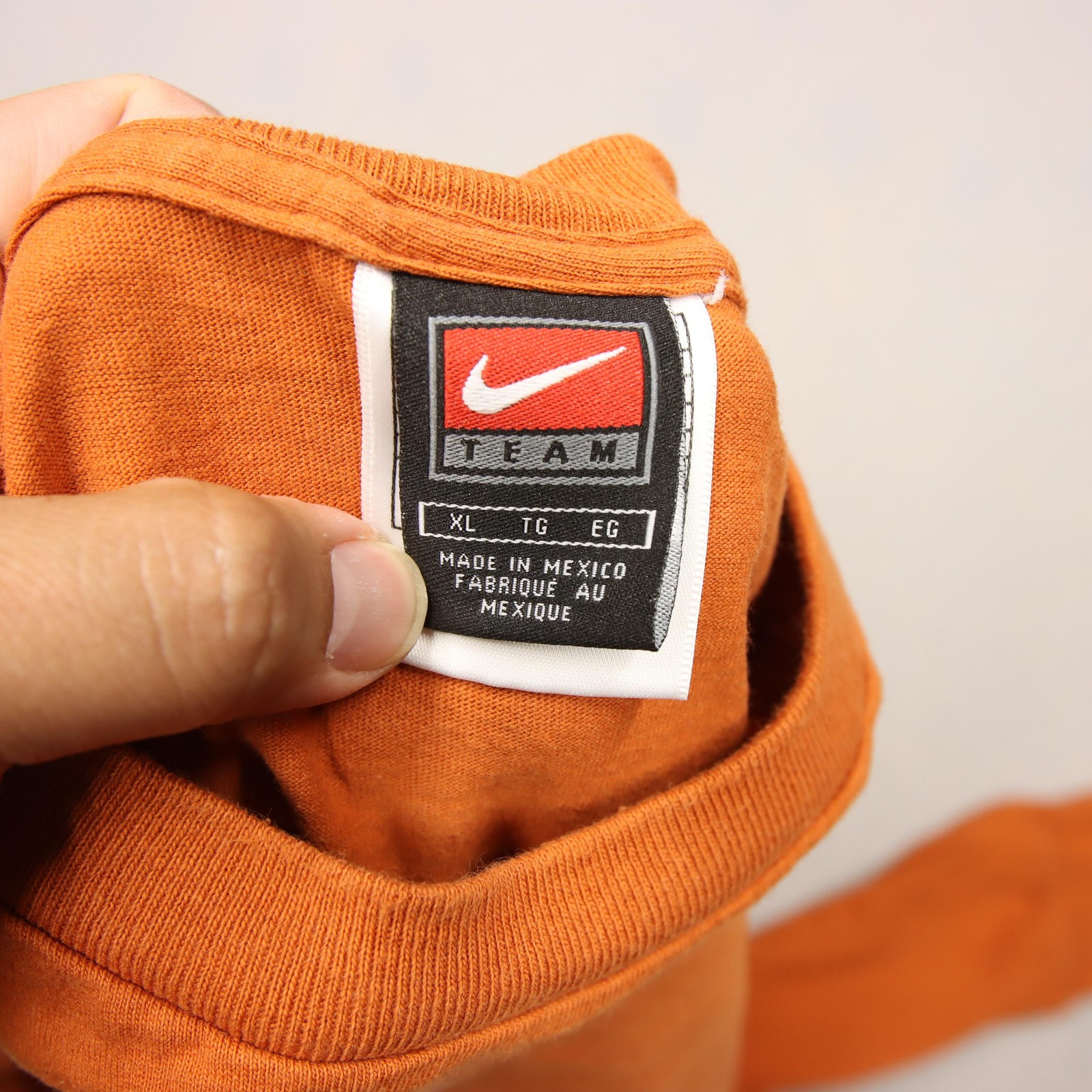 Nike Shirt Men Extra Large Dark Orange Long Sleeve Swoosh Logo Crewneck Athletic