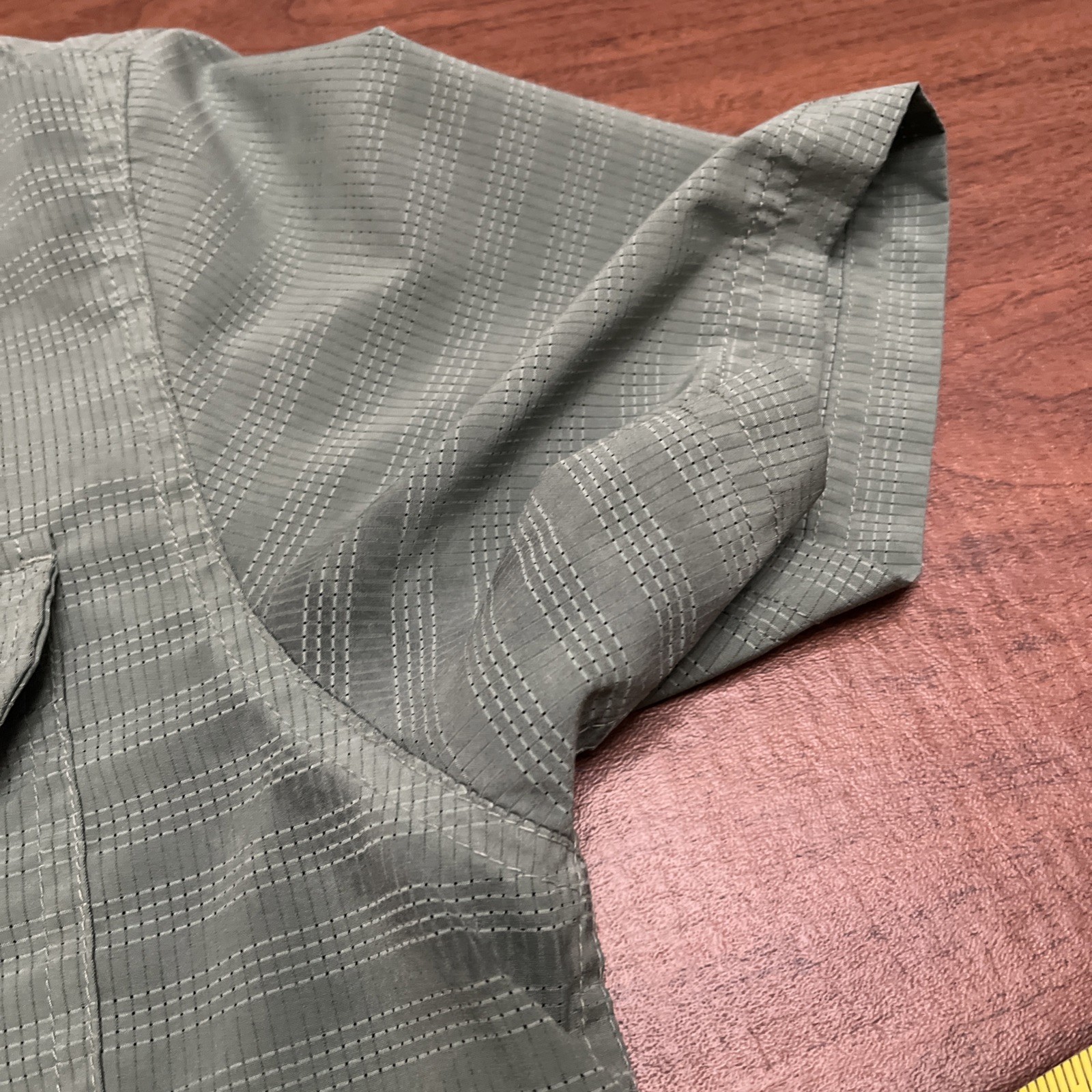 PrAna Shirt Mens Medium Green Button Up Hiking Outdoors See Description
