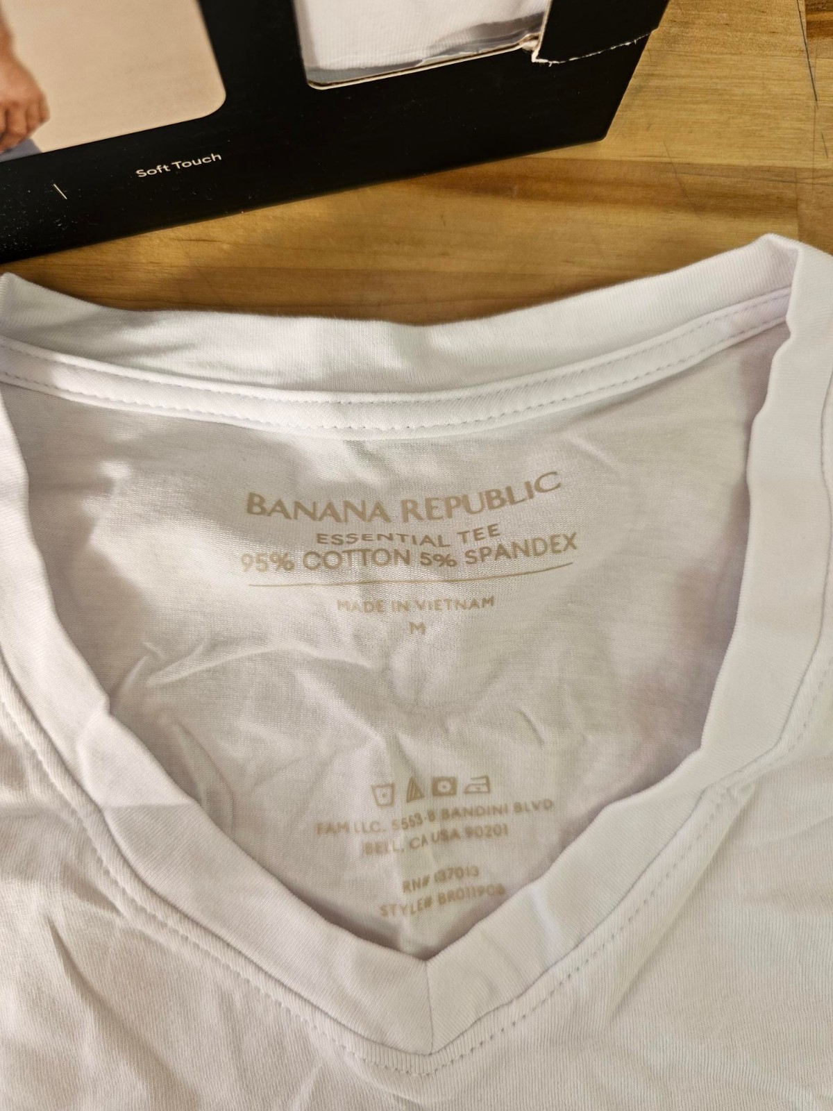 M / MEDIUM – WHITE – 3-PACK – Banana Republic Men’s V-Neck Tee Cotton Stretch