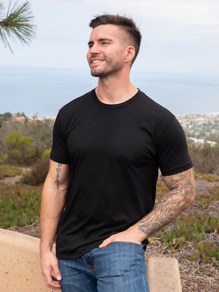 Fresh Clean Threads – Super Soft – Premium T-Shirts – Tees – M/L/XL/XXL – Black
