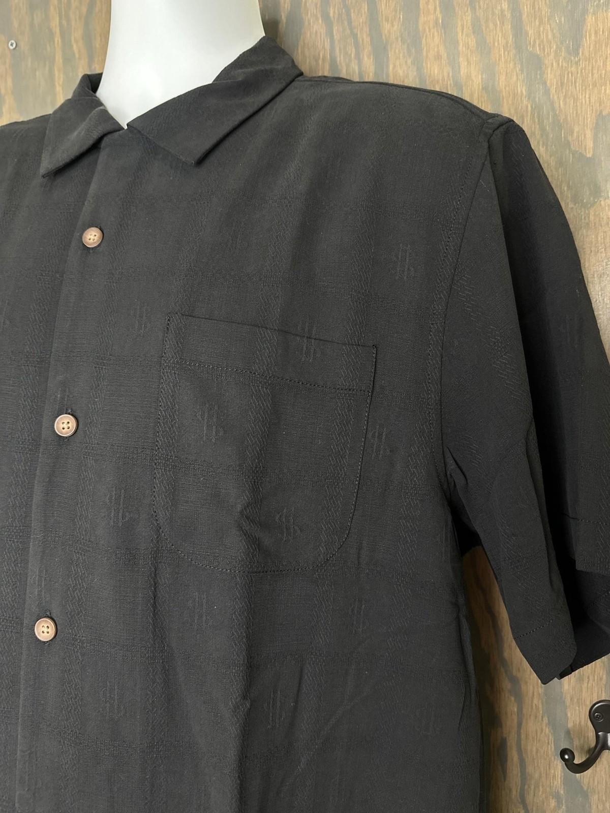 Tommy Bahama Mens Large Black Vegas State of Mind Silk Embroidered Graphic Shirt