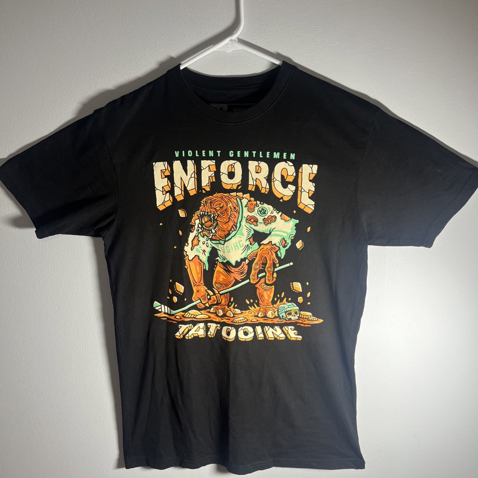 Violent Gentlemen Men’s Tatooine Star wars Hockey tee Size L