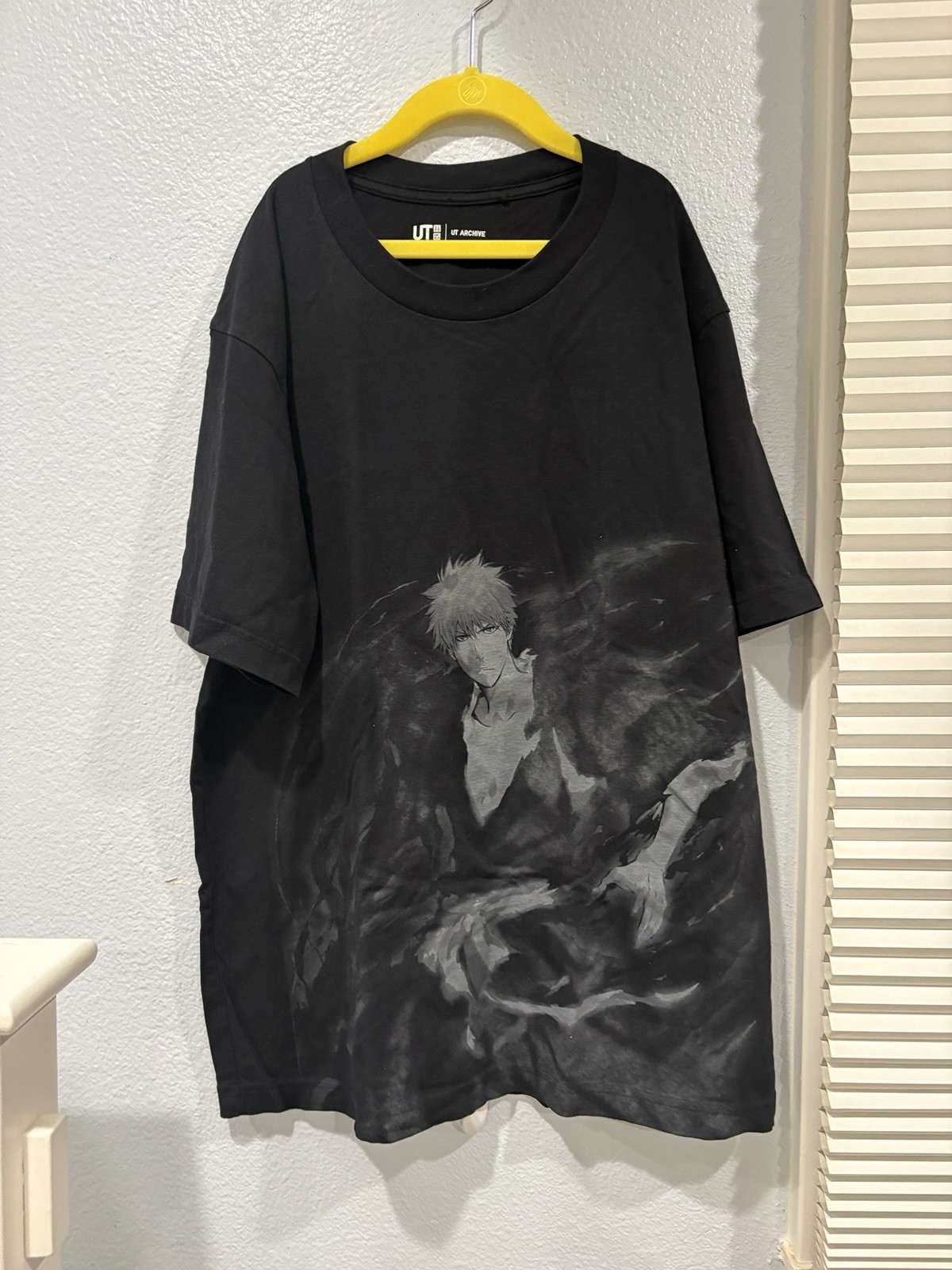 BLEACH X Uniqlo Ichigo kurosaki Graphic Anime Tee RARE