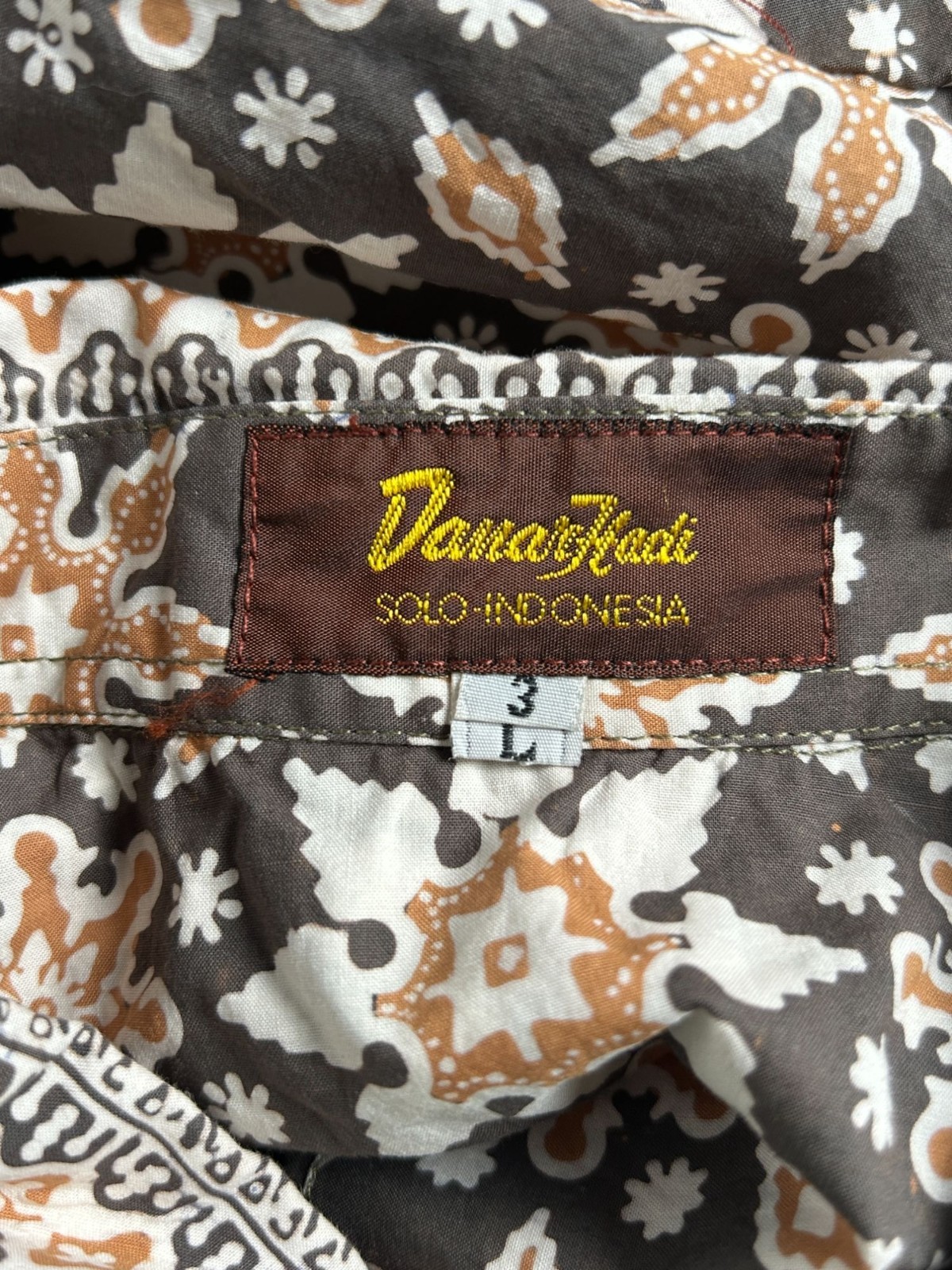 Vintage Danar Hadi Solo-Indonesia Batik Shirt Large Brown Button Up Short Sleeve