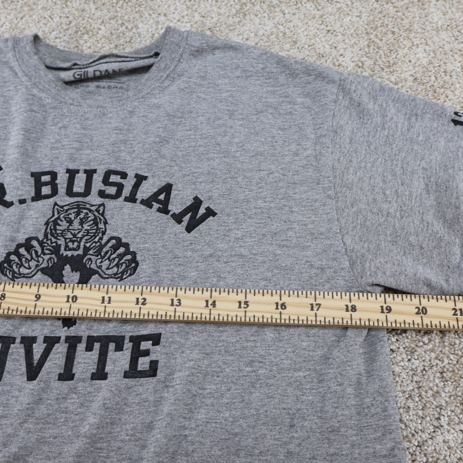 Gildan DryBlend T-Shirt Gray Short Sleeve Size Medium (see photo for flaw)
