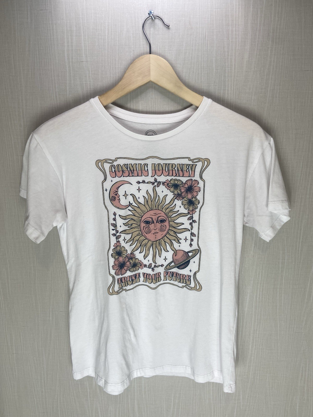 Wonder Nation White Boho-style Sun Graphic “Cosmic Journey” Crew Cut XL T-shirt
