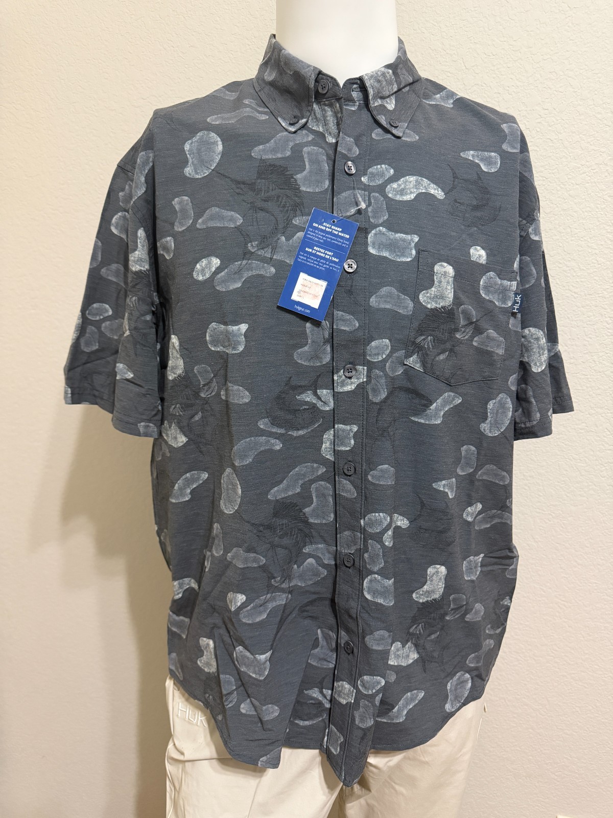 HUK Kona Salty Catch Volcanic Ash Short Sleeve Button Up Sz Large