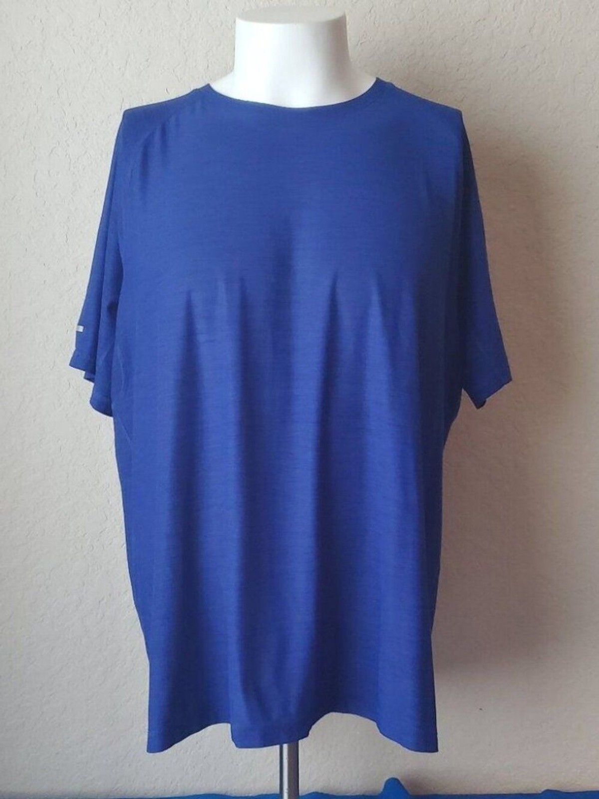 Old Navy Active Breathe ON Men’s T-Shirt – Royal Blue (Size XL)