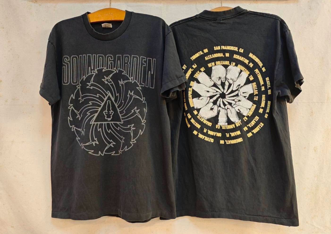Vintage 90s Soundgarden Badmotorfinger Band Tour 1994 RARE Sz.L T-Shirt REPRINT